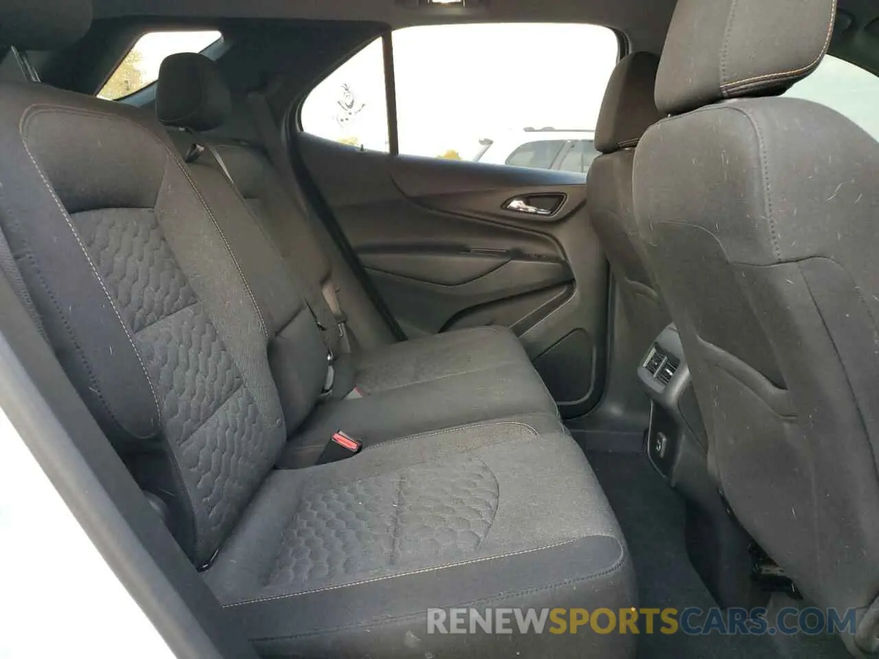 11 Photograph of a damaged car 2GNAXTEV0M6140365 CHEVROLET EQUINOX 2021