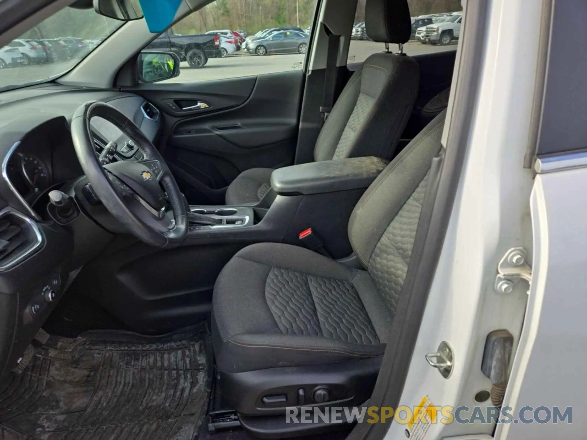 6 Photograph of a damaged car 2GNAXTEV1M6160138 CHEVROLET EQUINOX 2021