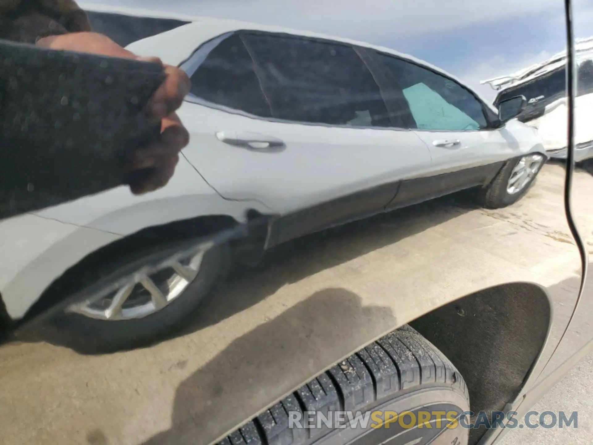 24 Фотография поврежденного автомобиля 2GNAXTEV2M6106301 CHEVROLET EQUINOX 2021