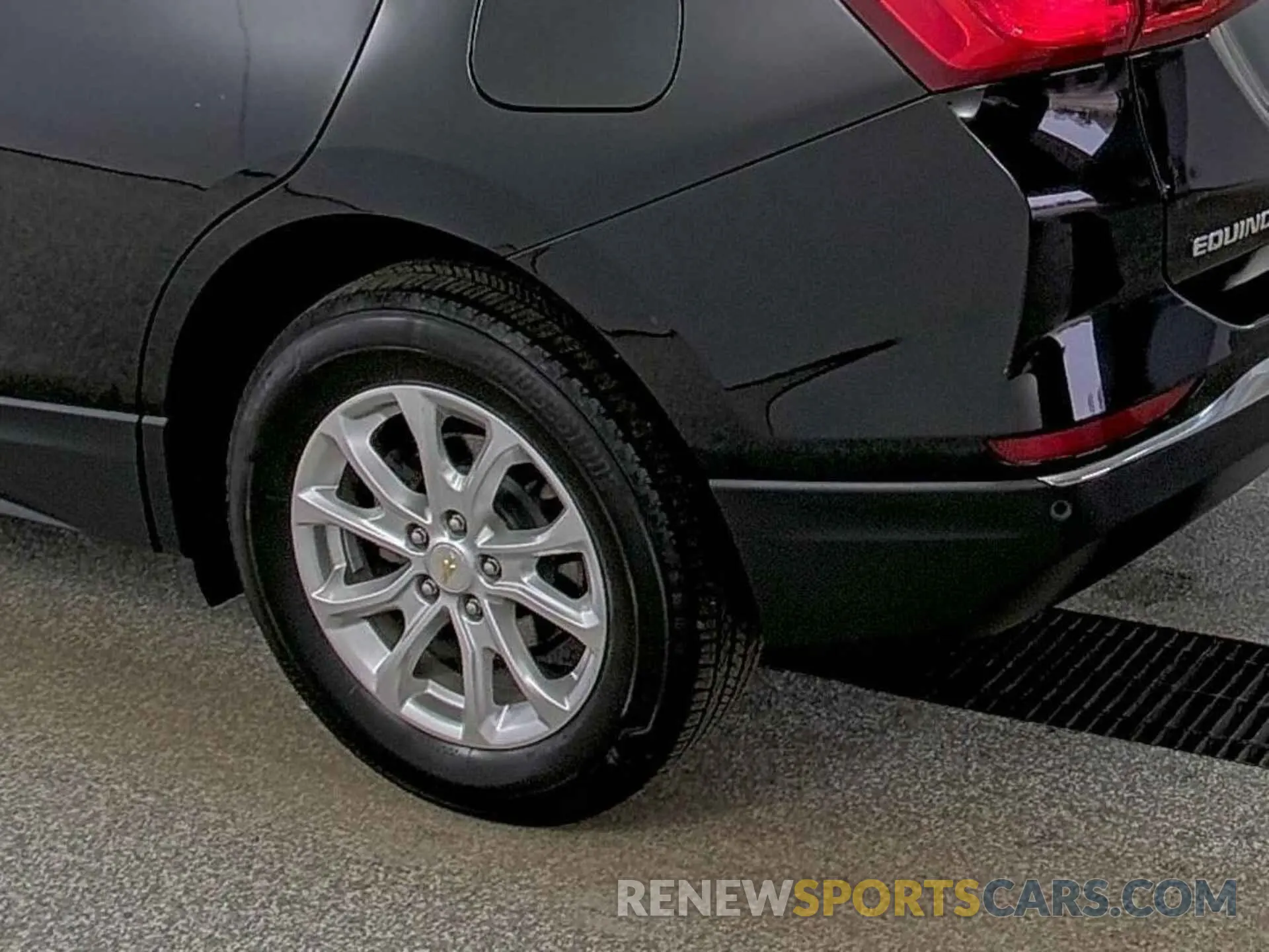 24 Photograph of a damaged car 2GNAXTEV2M6107836 CHEVROLET EQUINOX 2021