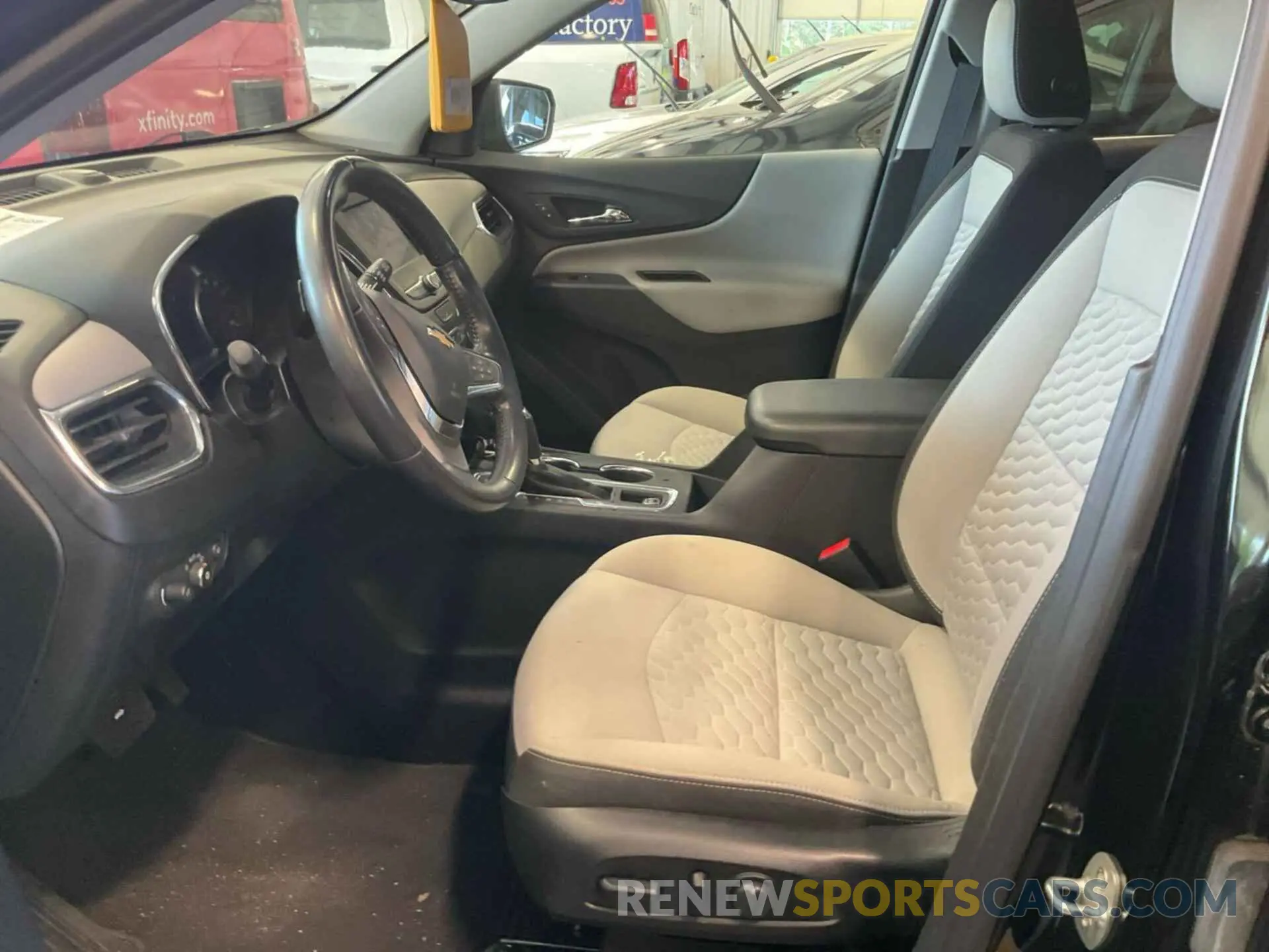 8 Photograph of a damaged car 2GNAXTEV3M6107828 CHEVROLET EQUINOX 2021