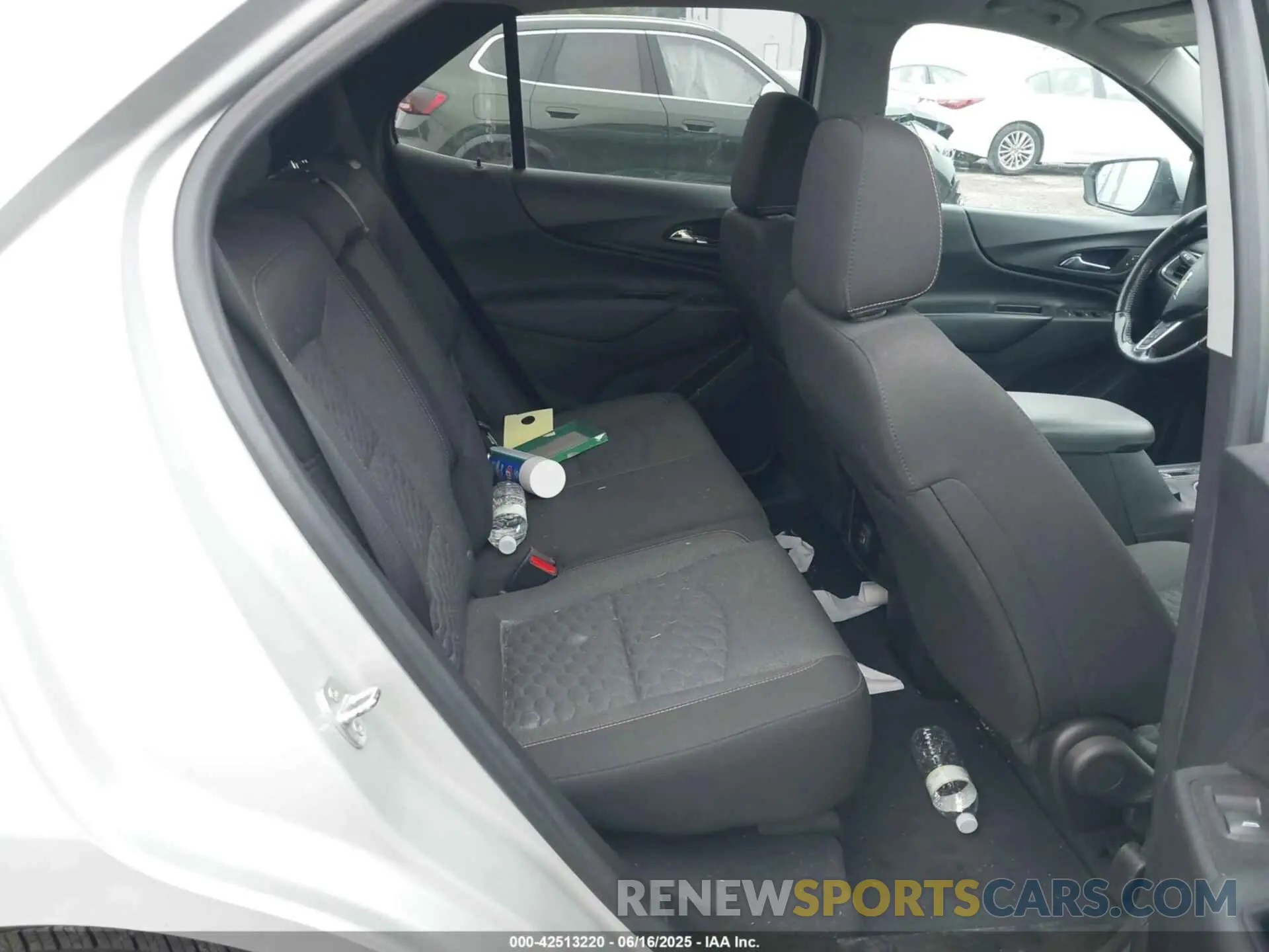 8 Photograph of a damaged car 2GNAXTEV3M6162649 CHEVROLET EQUINOX 2021