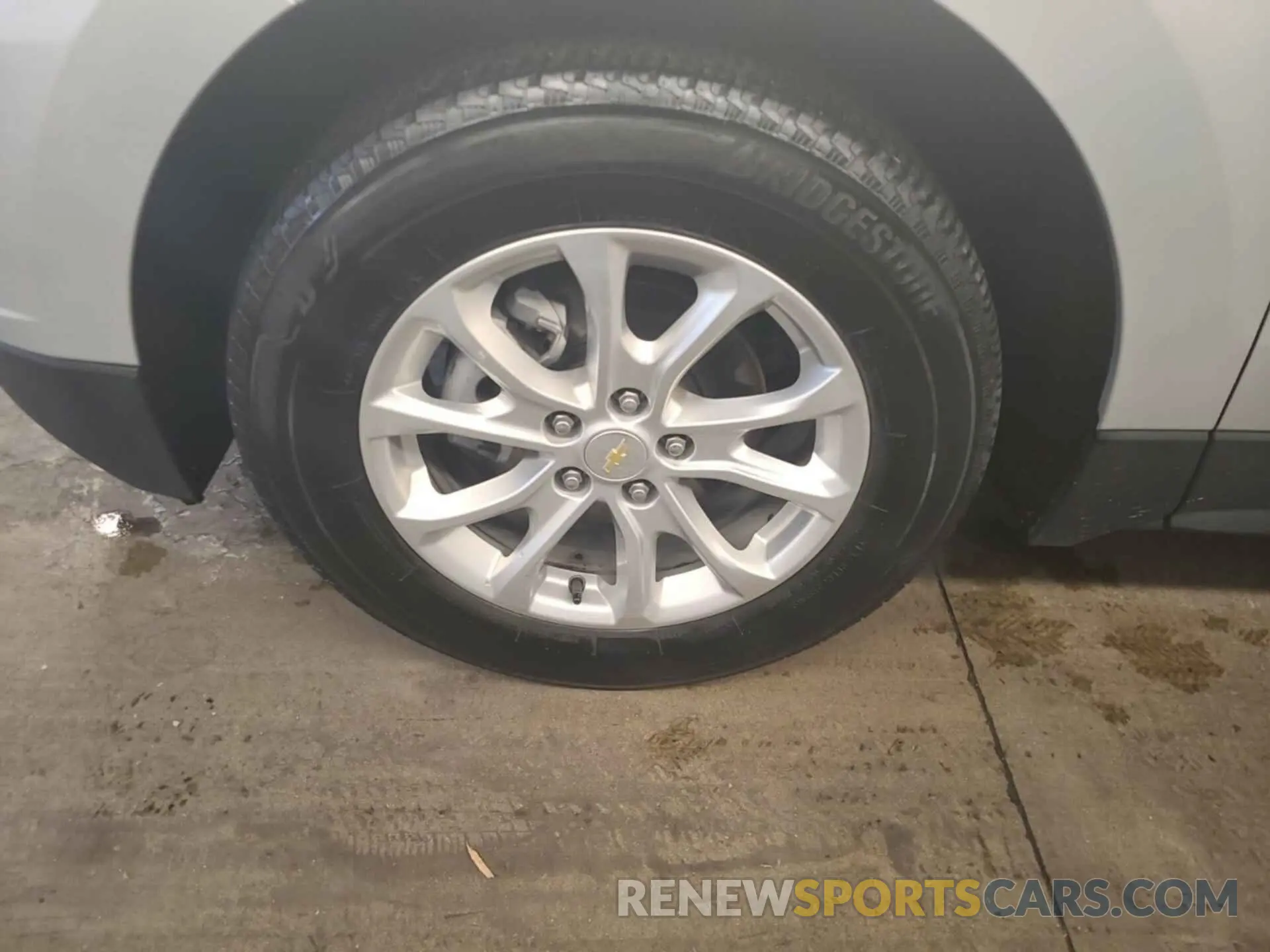25 Photograph of a damaged car 2GNAXTEV6M6107161 CHEVROLET EQUINOX 2021