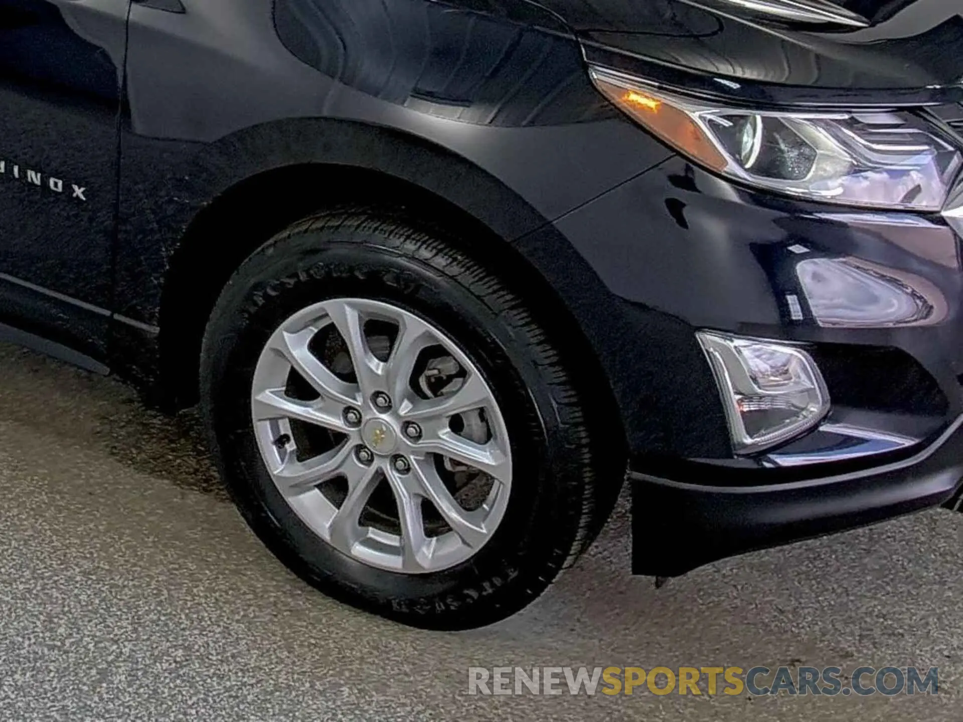 33 Photograph of a damaged car 2GNAXTEV6M6108181 CHEVROLET EQUINOX 2021