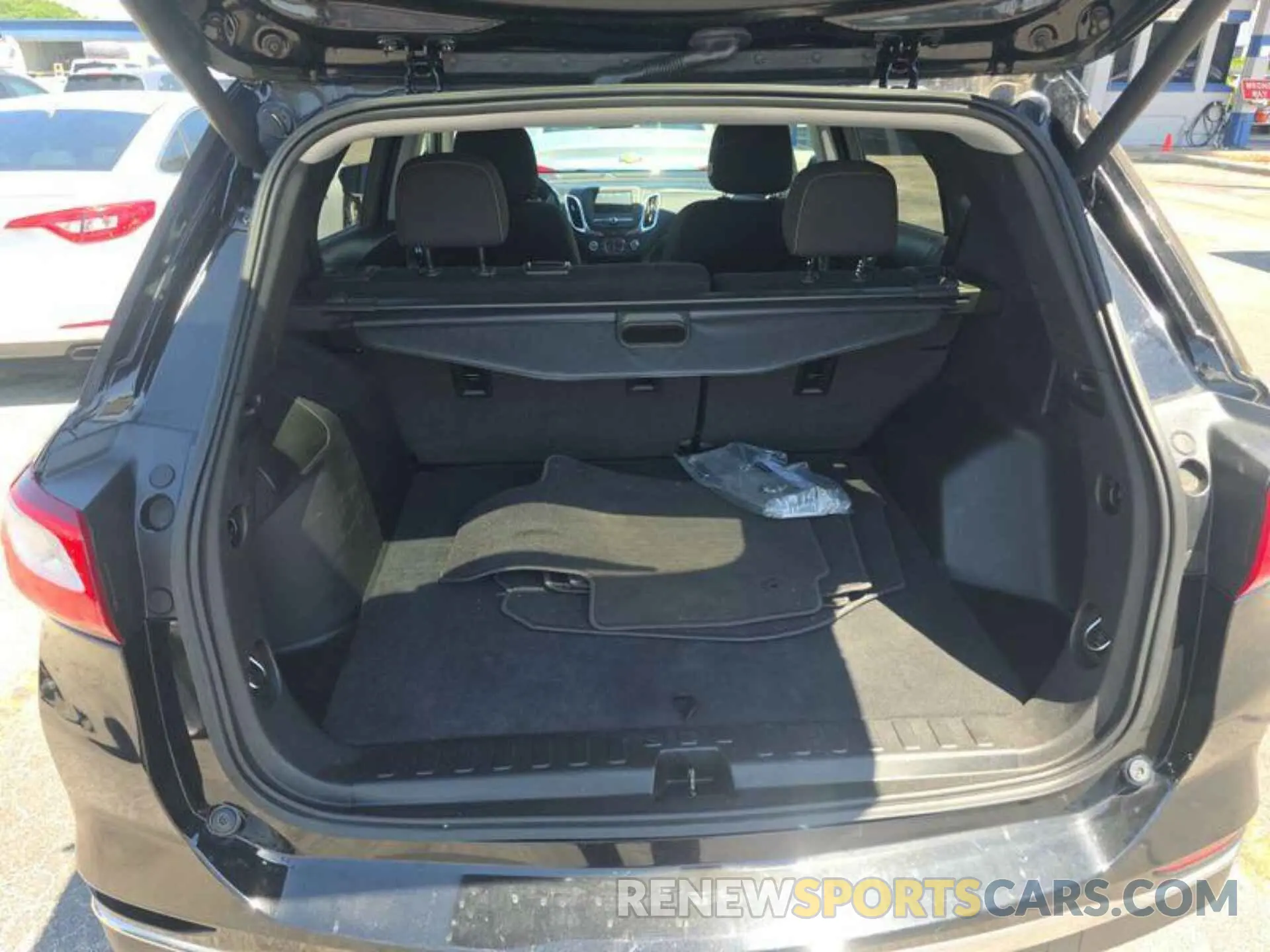 10 Photograph of a damaged car 2GNAXTEV6M6108231 CHEVROLET EQUINOX 2021