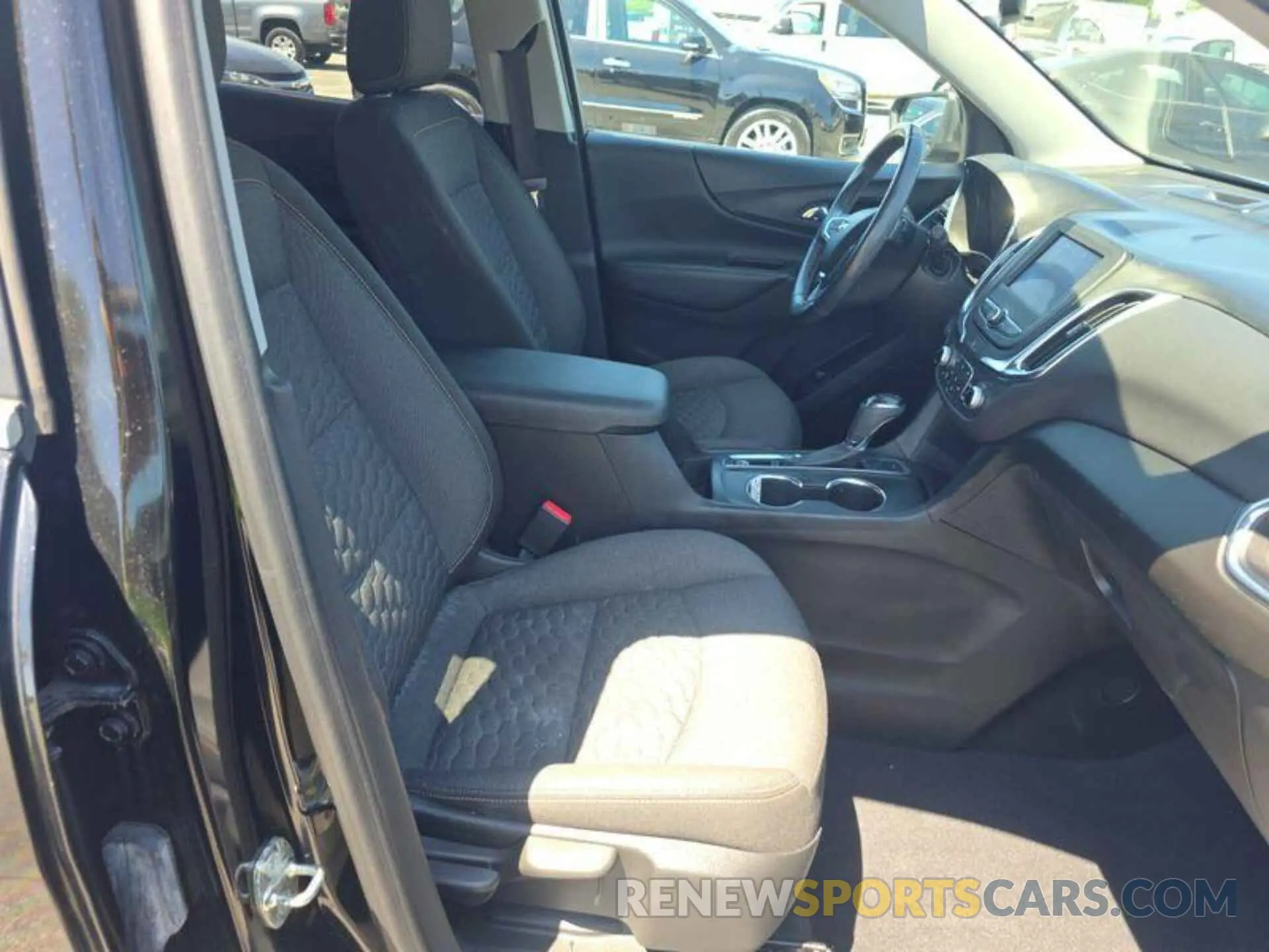 12 Photograph of a damaged car 2GNAXTEV6M6108231 CHEVROLET EQUINOX 2021