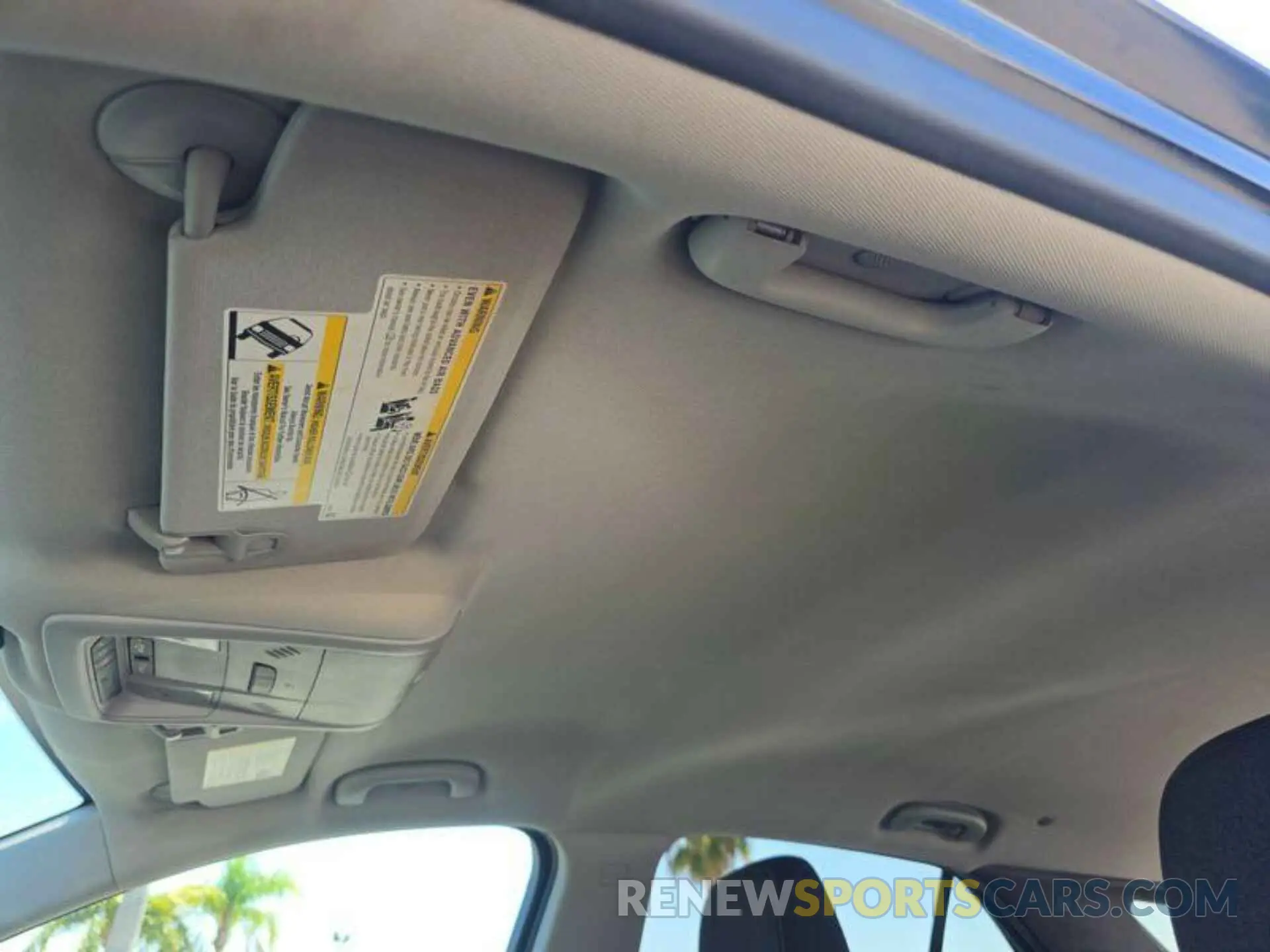 17 Photograph of a damaged car 2GNAXTEV6M6108231 CHEVROLET EQUINOX 2021