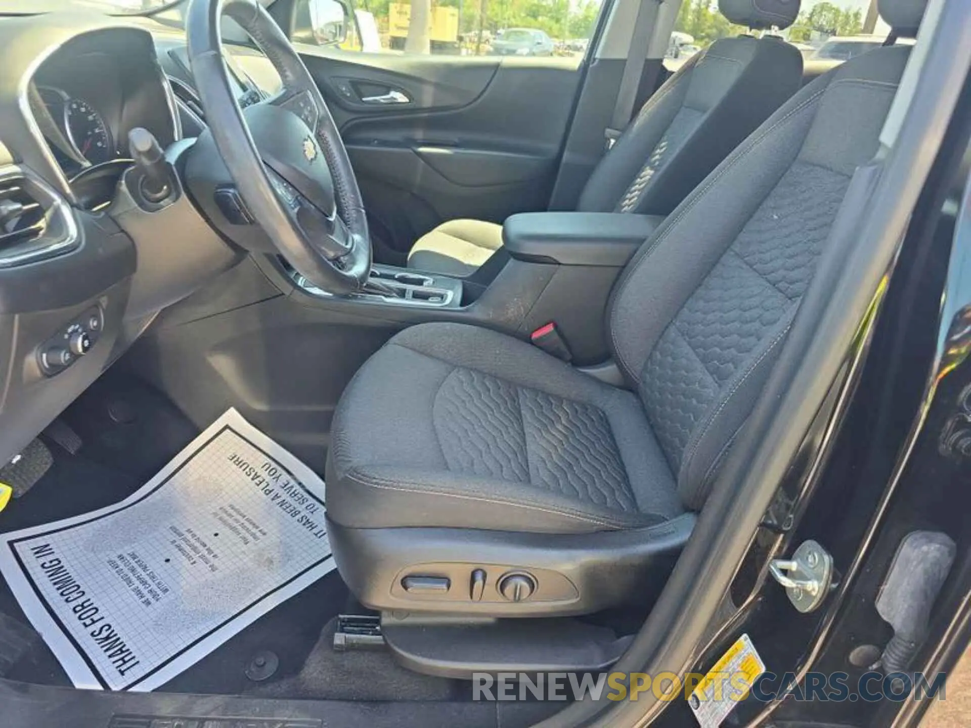 9 Photograph of a damaged car 2GNAXTEV6M6108231 CHEVROLET EQUINOX 2021