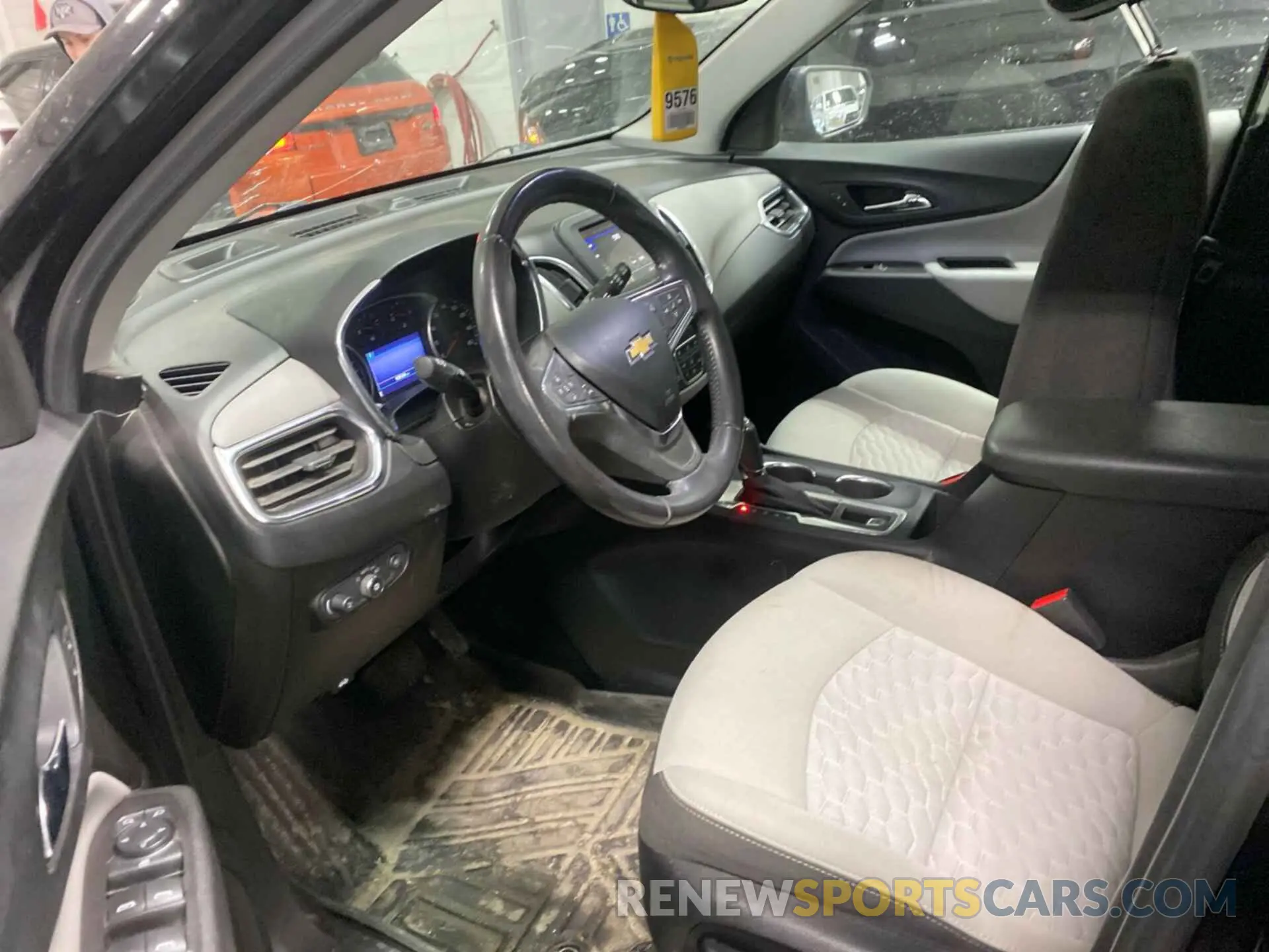 21 Photograph of a damaged car 2GNAXTEV6M6162063 CHEVROLET EQUINOX 2021
