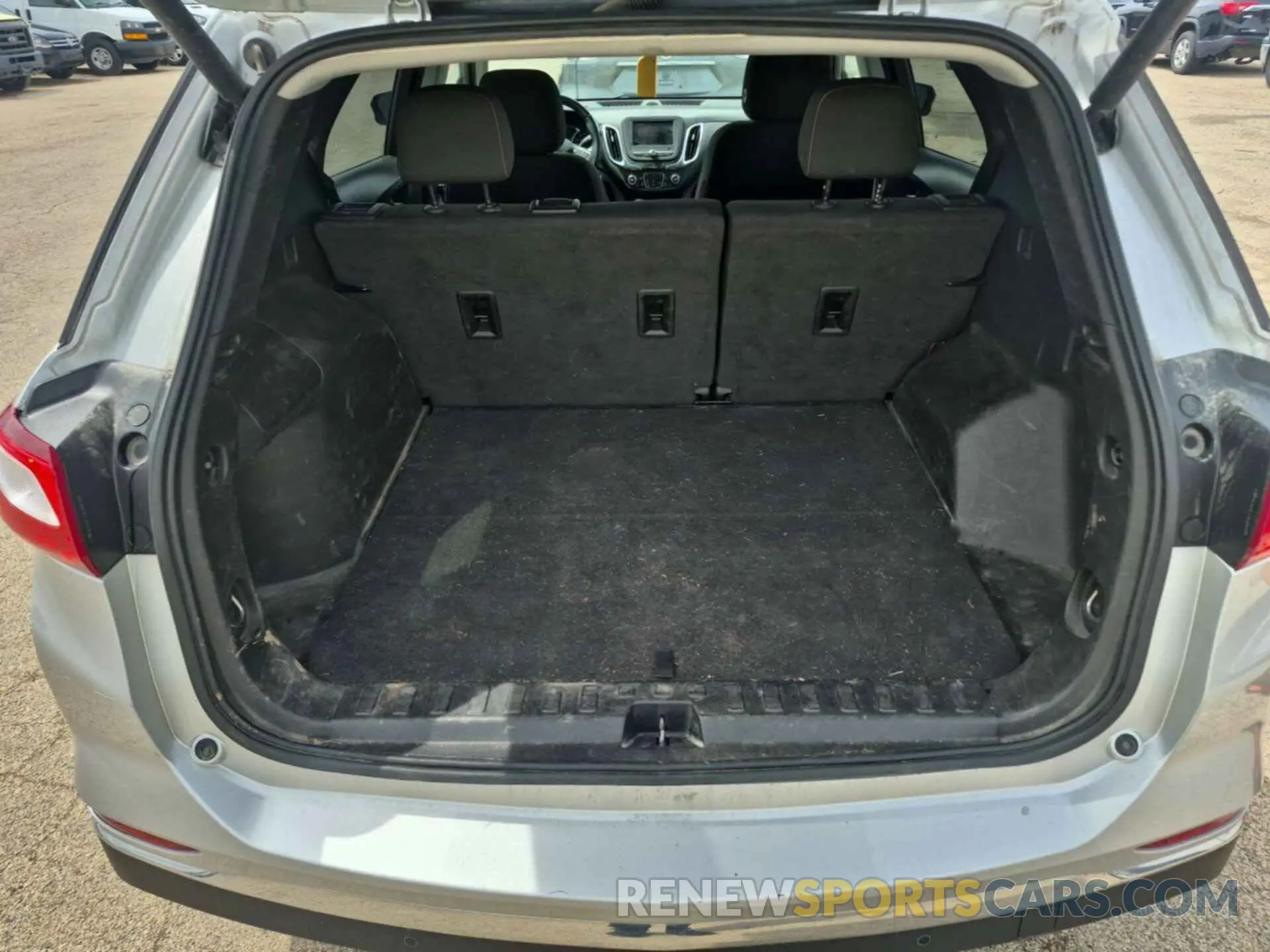 17 Photograph of a damaged car 2GNAXTEV8M6158242 CHEVROLET EQUINOX 2021