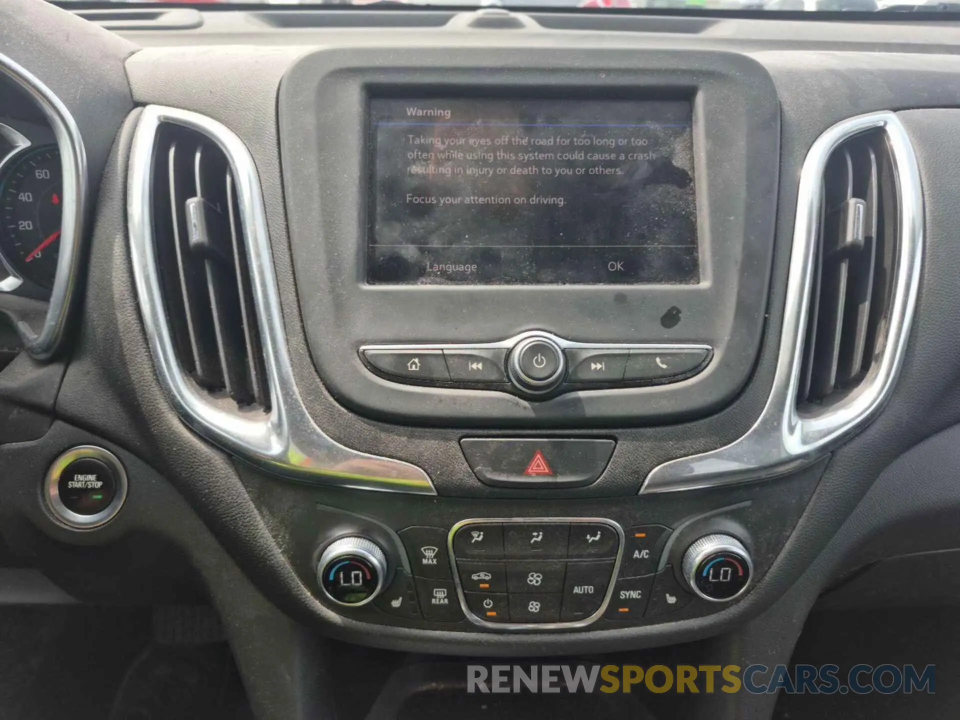 4 Photograph of a damaged car 2GNAXTEV8M6158242 CHEVROLET EQUINOX 2021