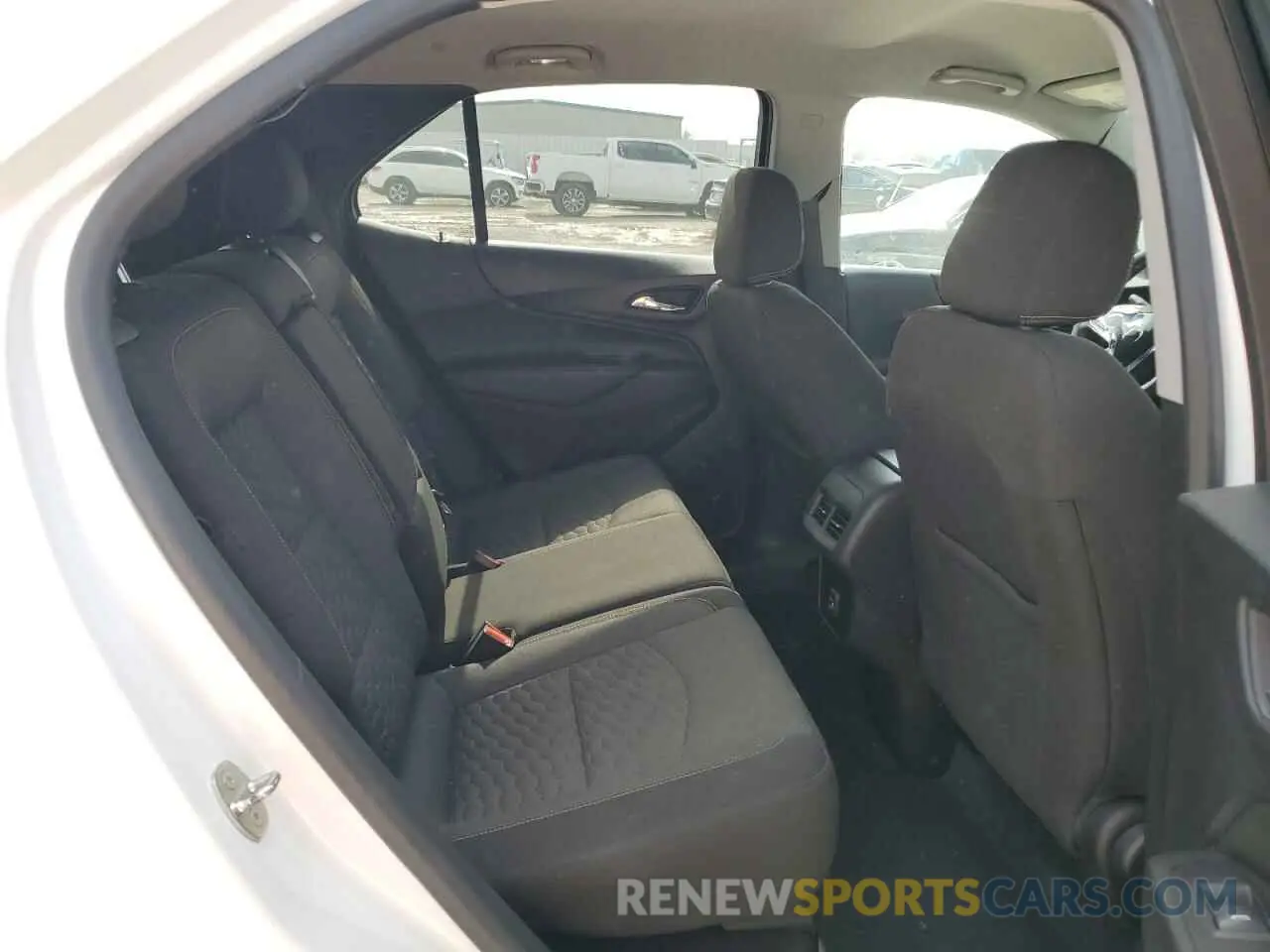 11 Photograph of a damaged car 2GNAXTEV9M6141756 CHEVROLET EQUINOX 2021