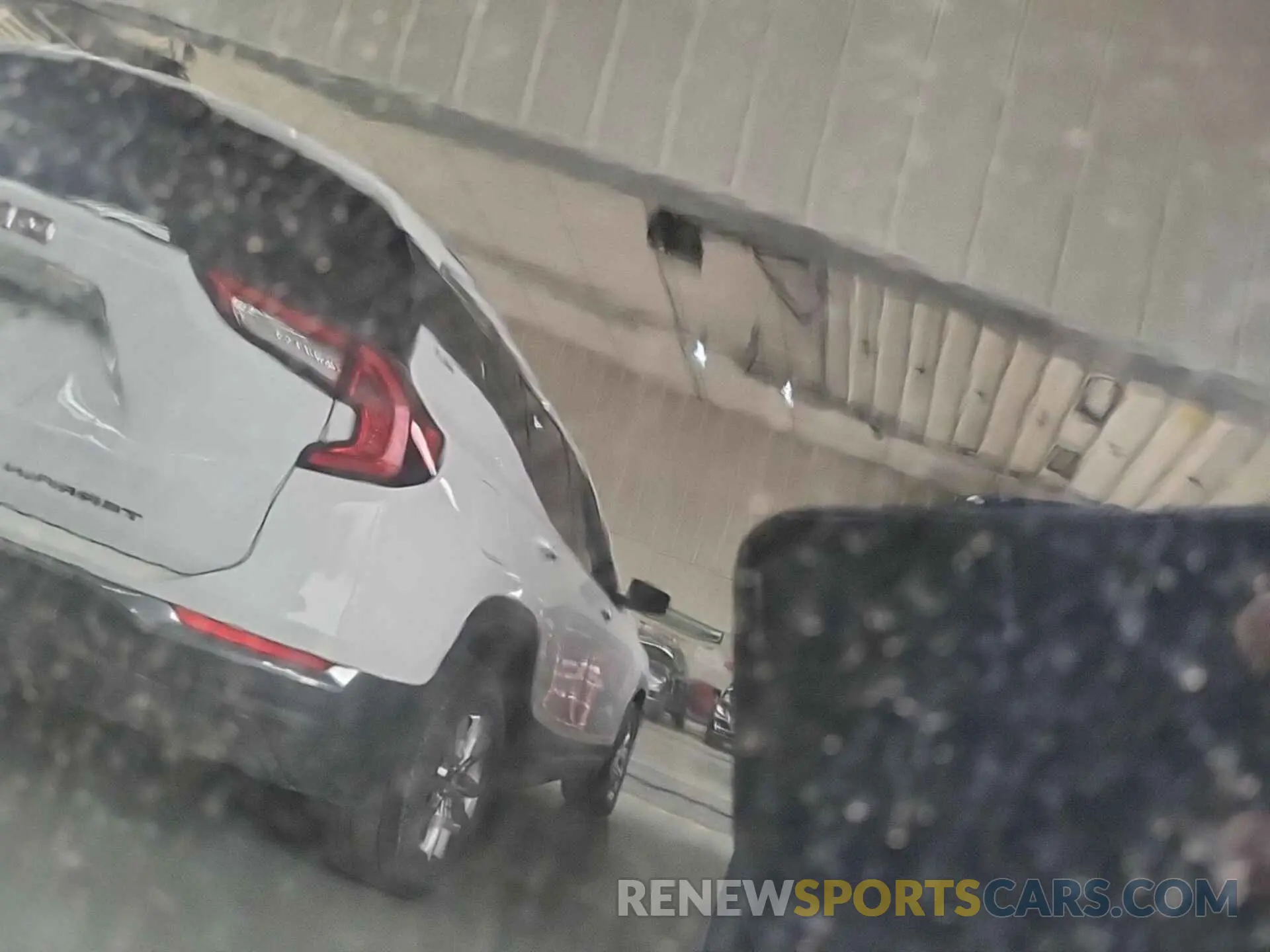 10 Photograph of a damaged car 2GNAXTEV9M6160775 CHEVROLET EQUINOX 2021
