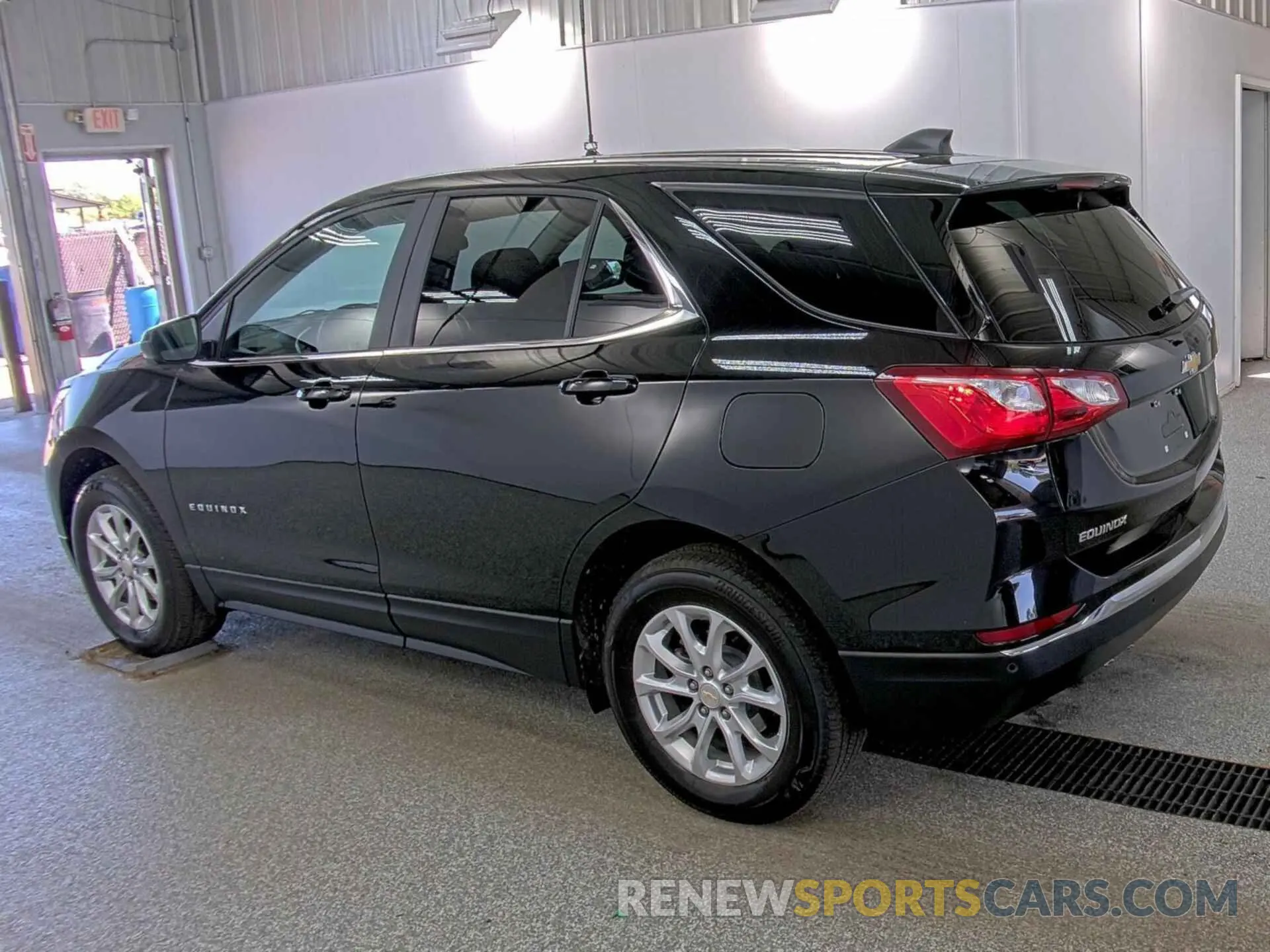 19 Photograph of a damaged car 2GNAXTEV9M6160775 CHEVROLET EQUINOX 2021