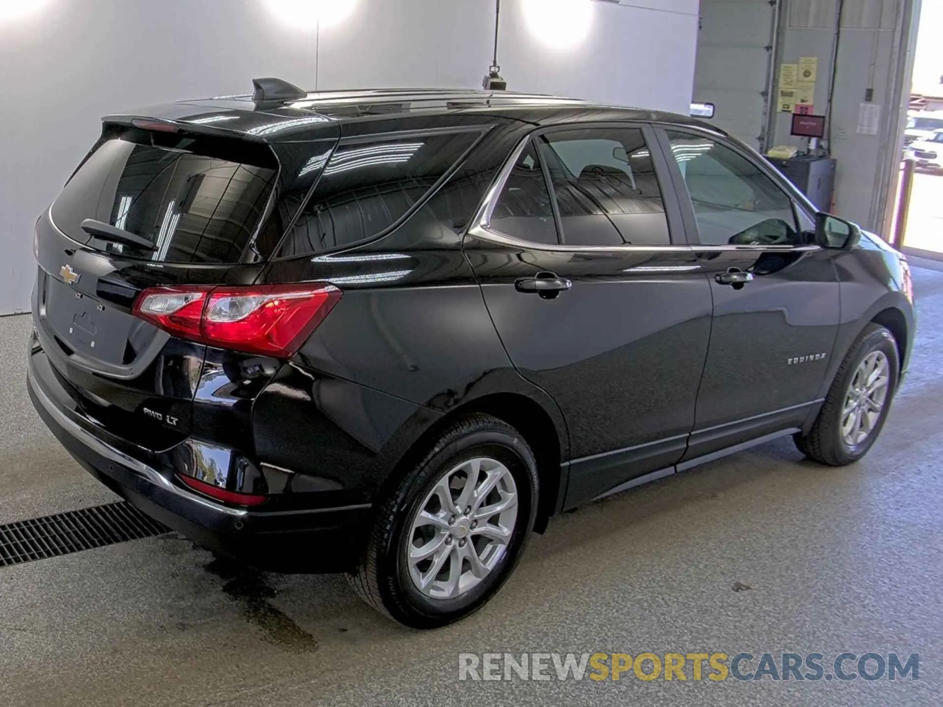 24 Photograph of a damaged car 2GNAXTEV9M6160775 CHEVROLET EQUINOX 2021