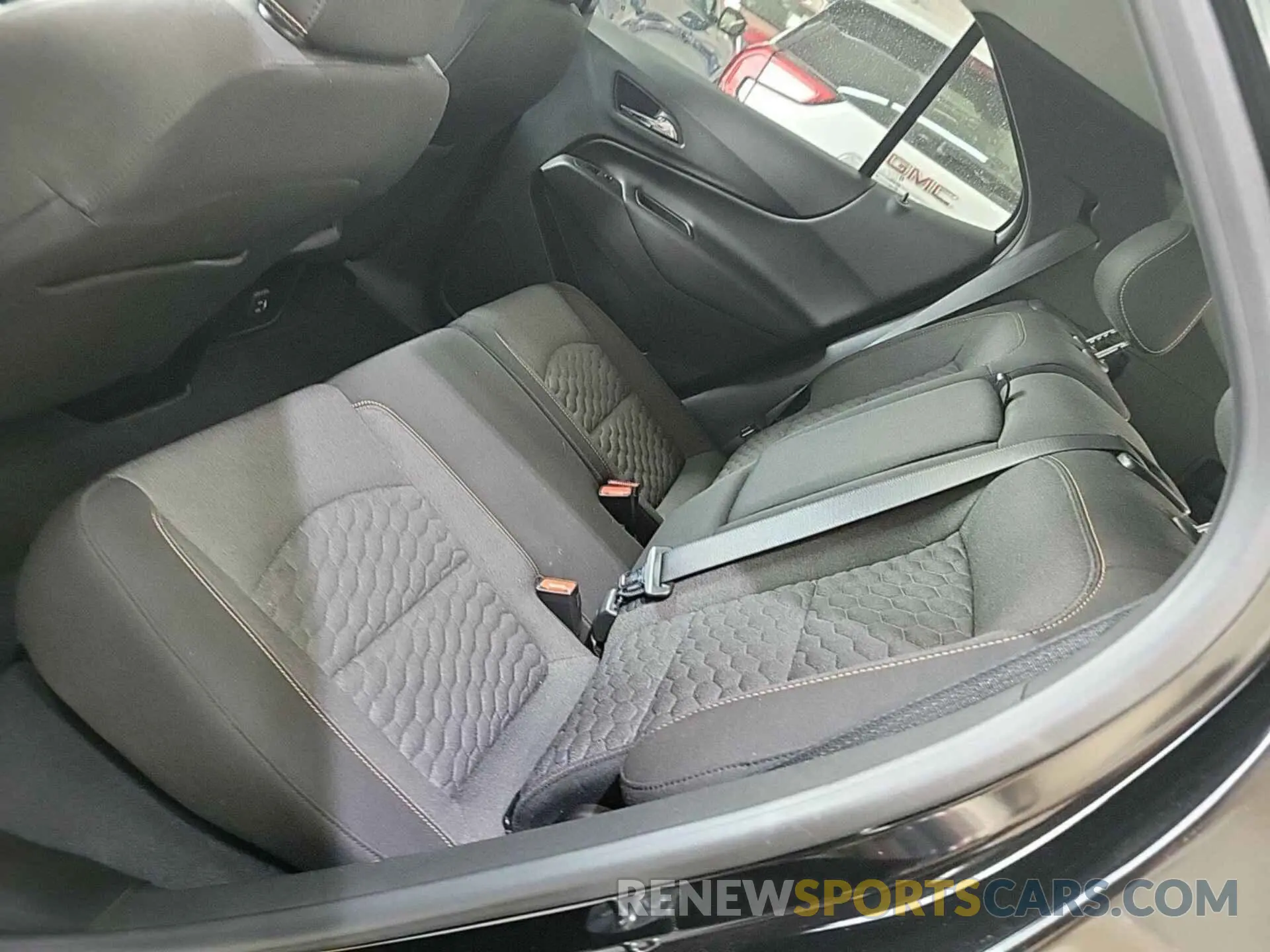 4 Photograph of a damaged car 2GNAXTEV9M6160775 CHEVROLET EQUINOX 2021
