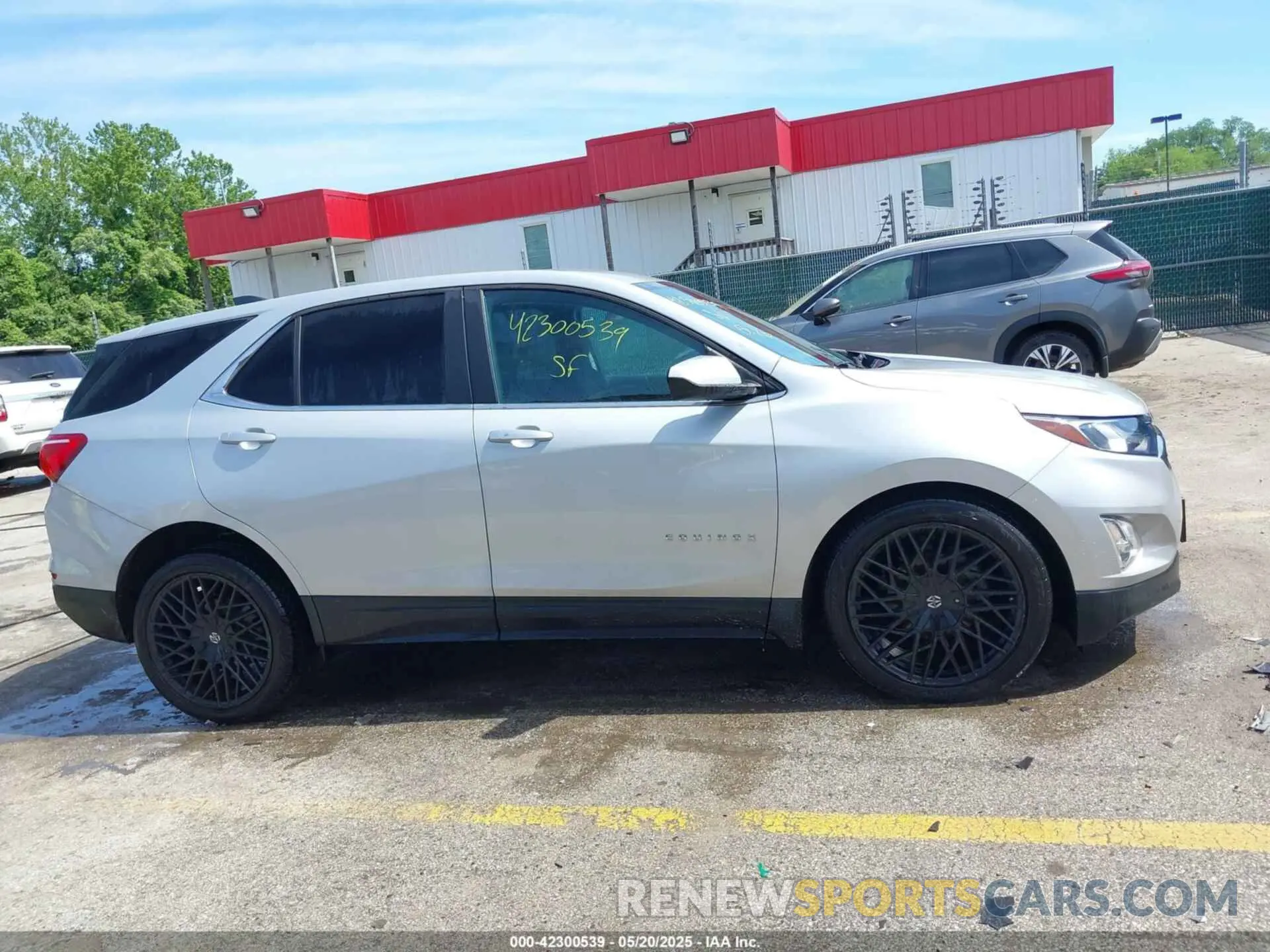 13 Фотография поврежденного автомобиля 2GNAXUEV0M6106898 CHEVROLET EQUINOX 2021