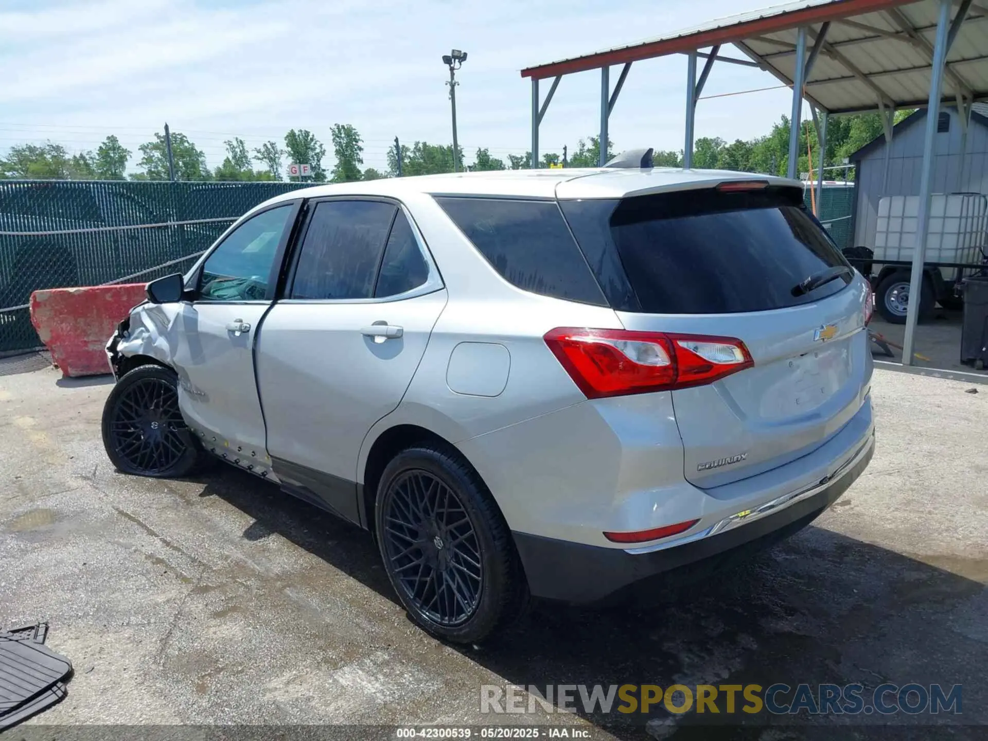 3 Фотография поврежденного автомобиля 2GNAXUEV0M6106898 CHEVROLET EQUINOX 2021