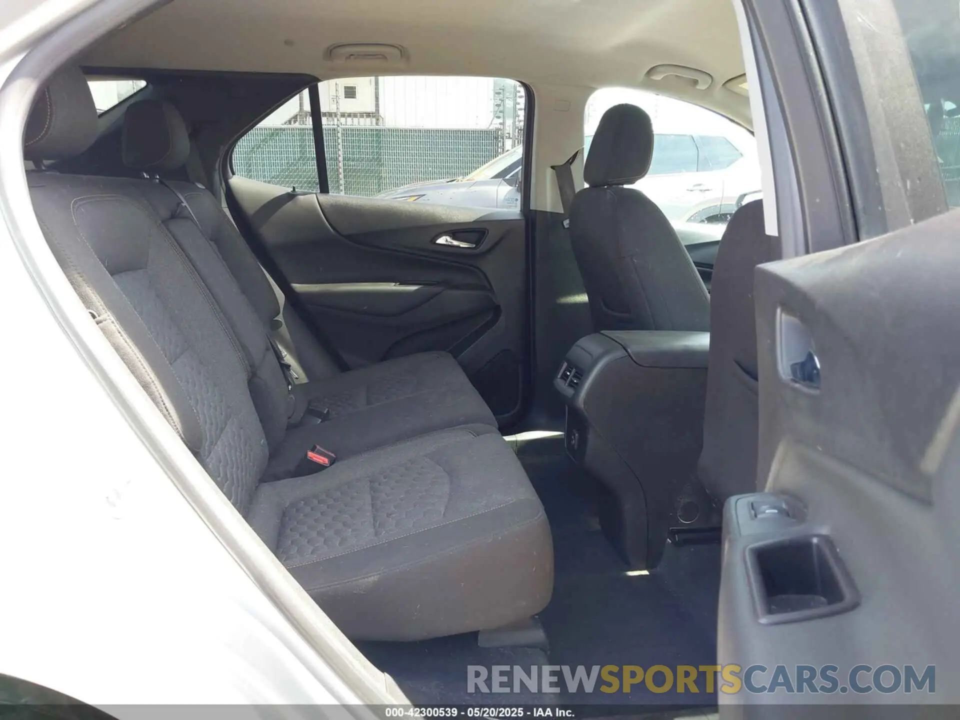 8 Фотография поврежденного автомобиля 2GNAXUEV0M6106898 CHEVROLET EQUINOX 2021