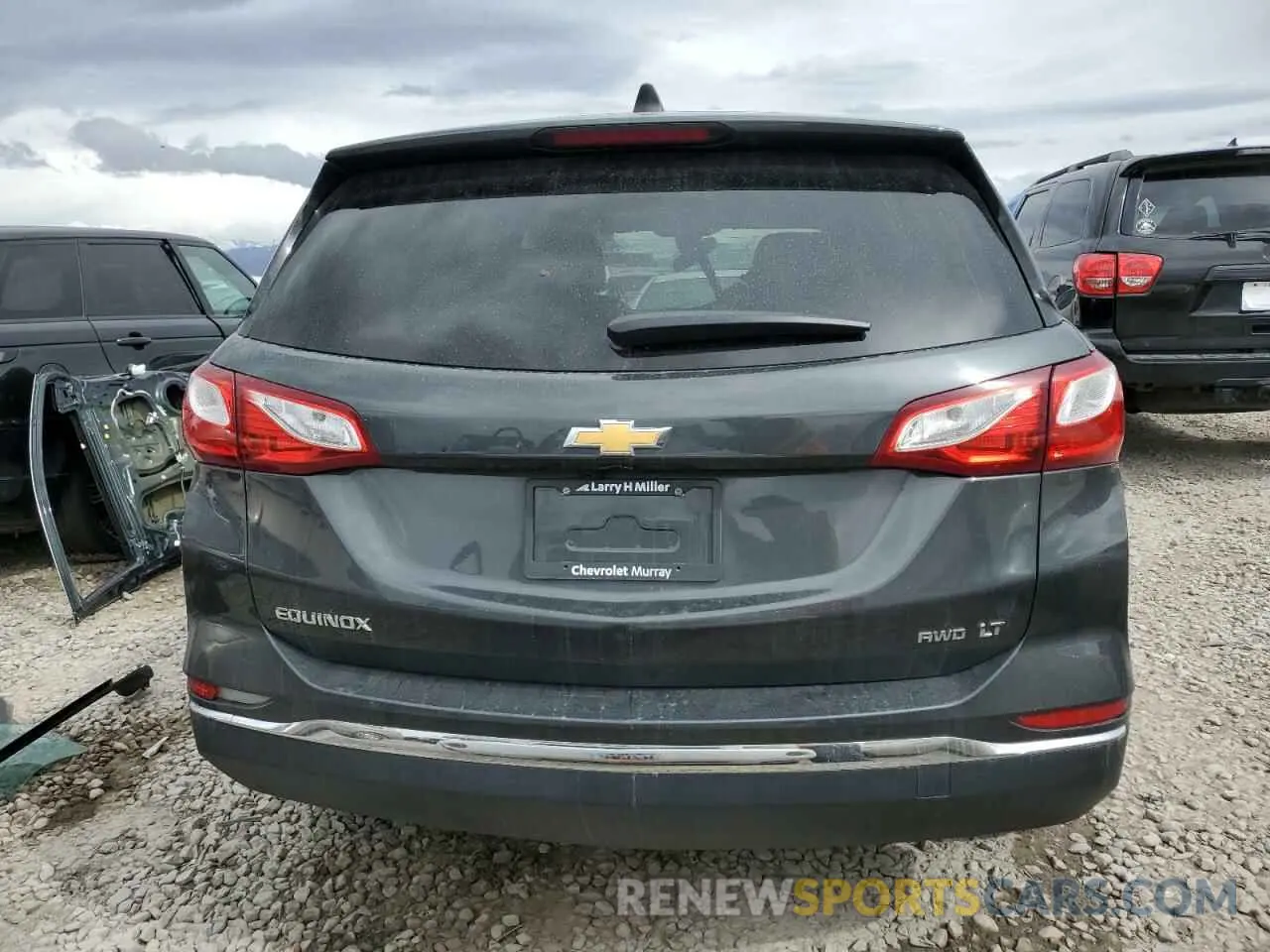 6 Фотография поврежденного автомобиля 2GNAXUEV0M6147452 CHEVROLET EQUINOX 2021