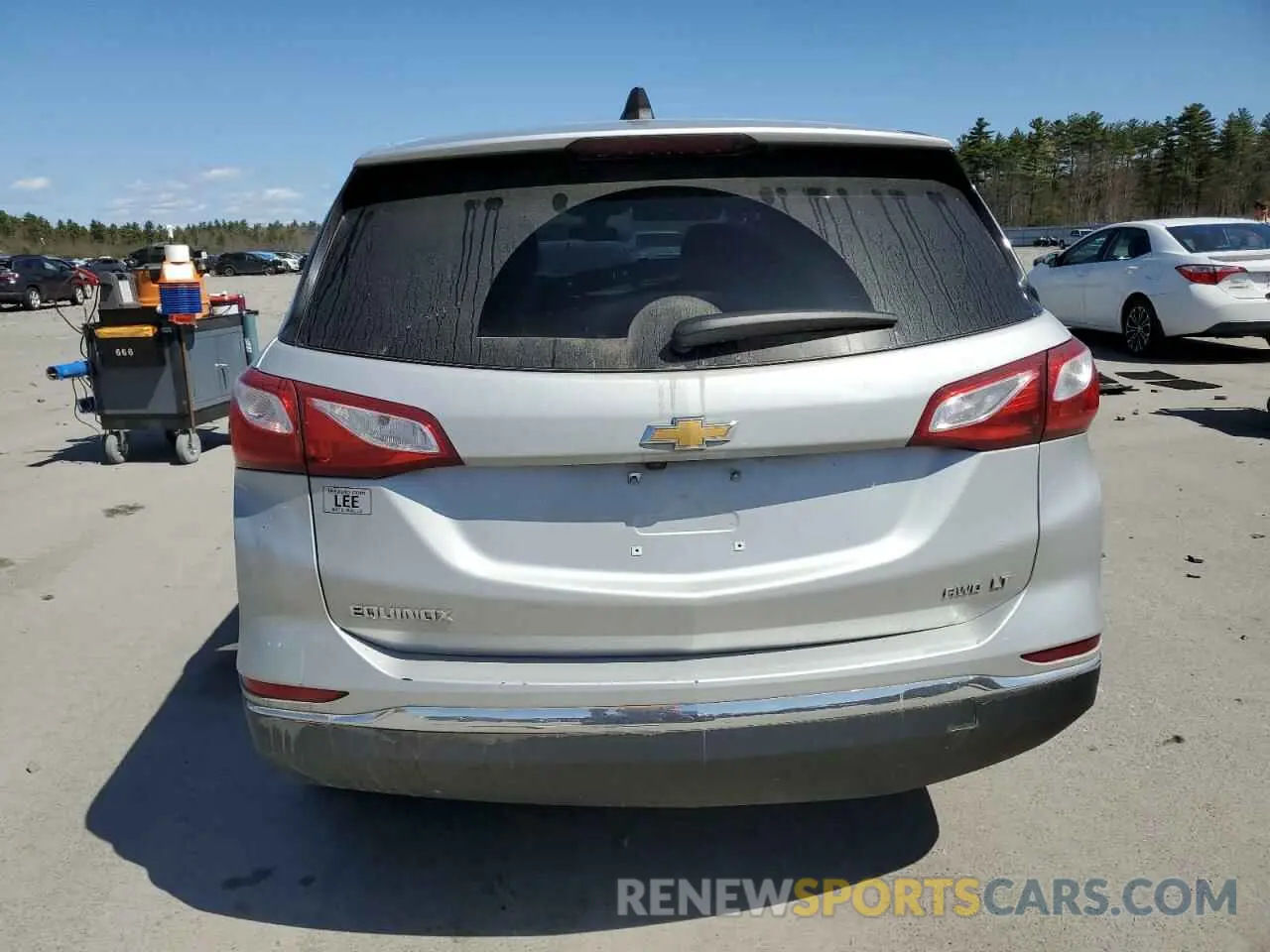 6 Photograph of a damaged car 2GNAXUEV0M6160167 CHEVROLET EQUINOX 2021