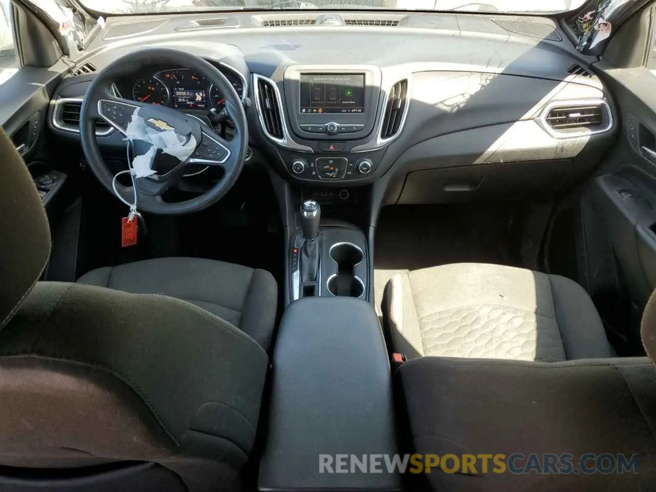 8 Photograph of a damaged car 2GNAXUEV0M6160167 CHEVROLET EQUINOX 2021