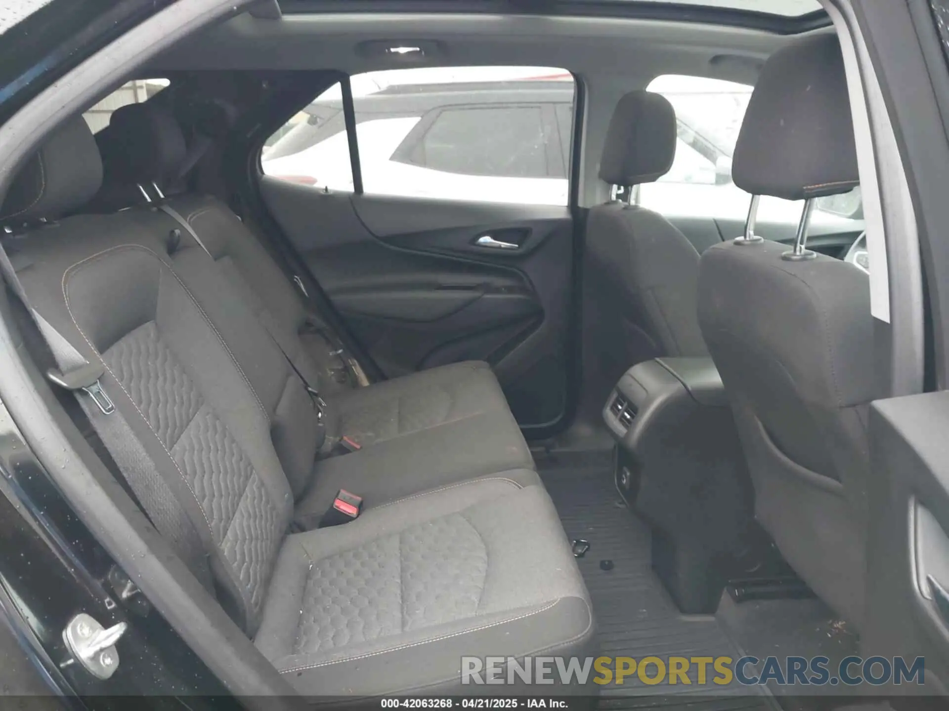 8 Photograph of a damaged car 2GNAXUEV1M6109163 CHEVROLET EQUINOX 2021