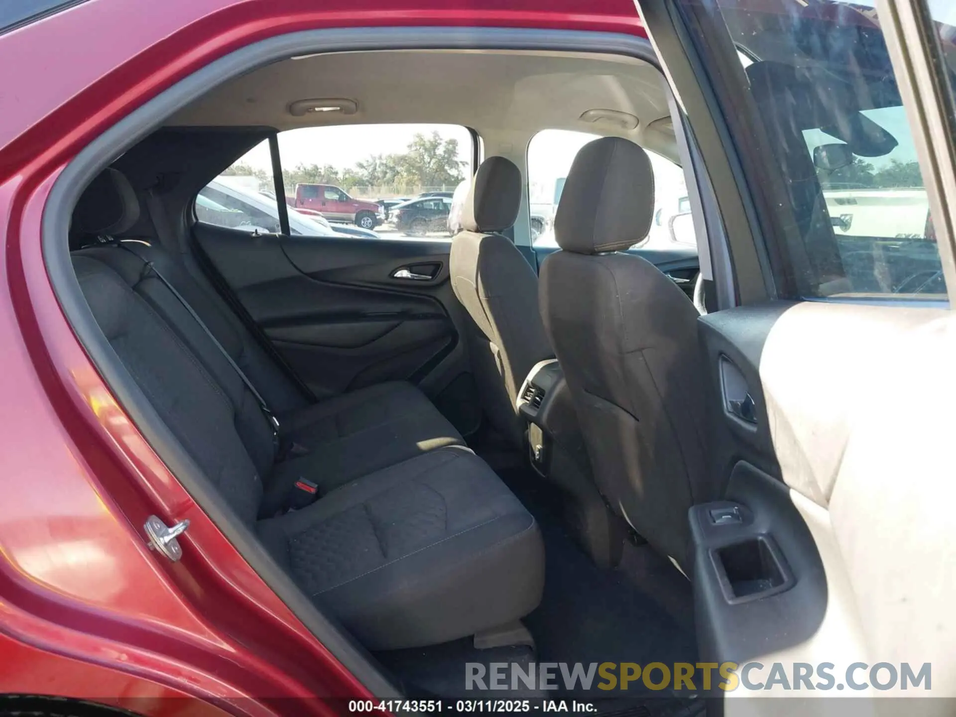 8 Photograph of a damaged car 2GNAXUEV2M6160753 CHEVROLET EQUINOX 2021