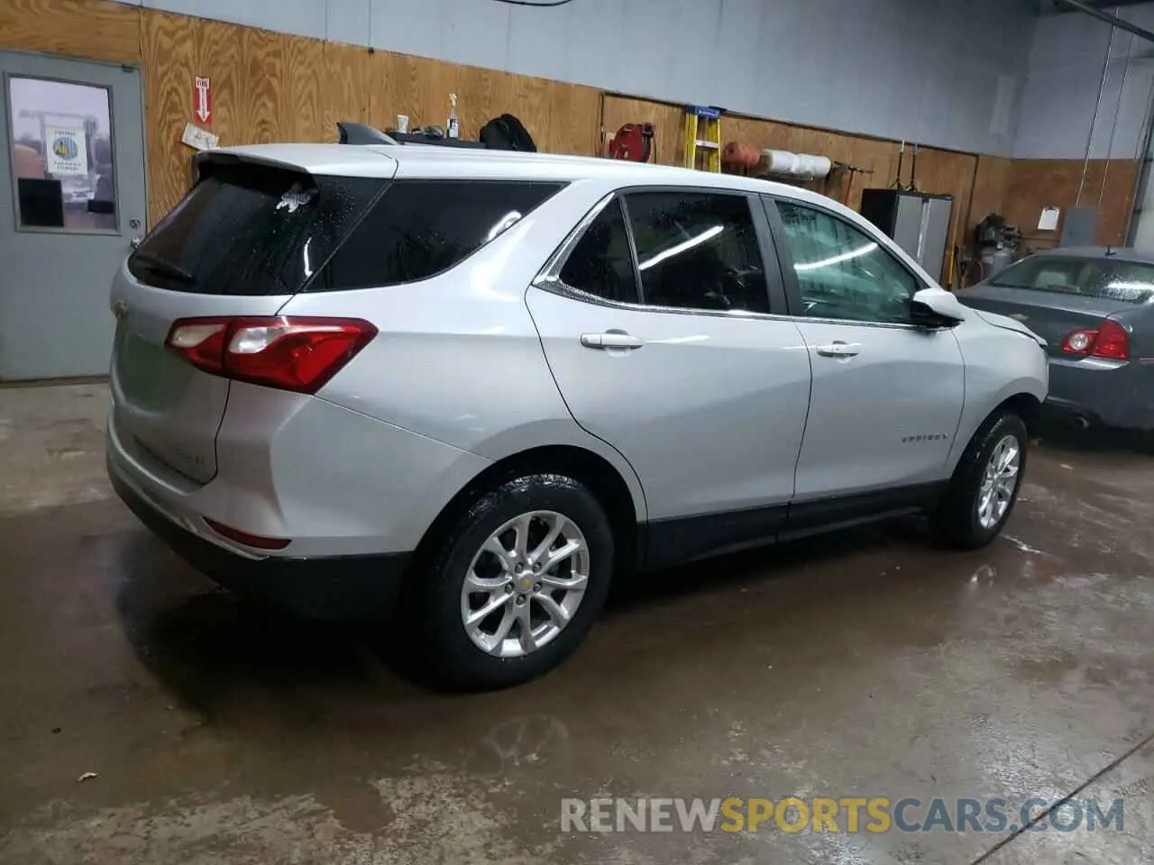 3 Photograph of a damaged car 2GNAXUEV3M6101050 CHEVROLET EQUINOX 2021
