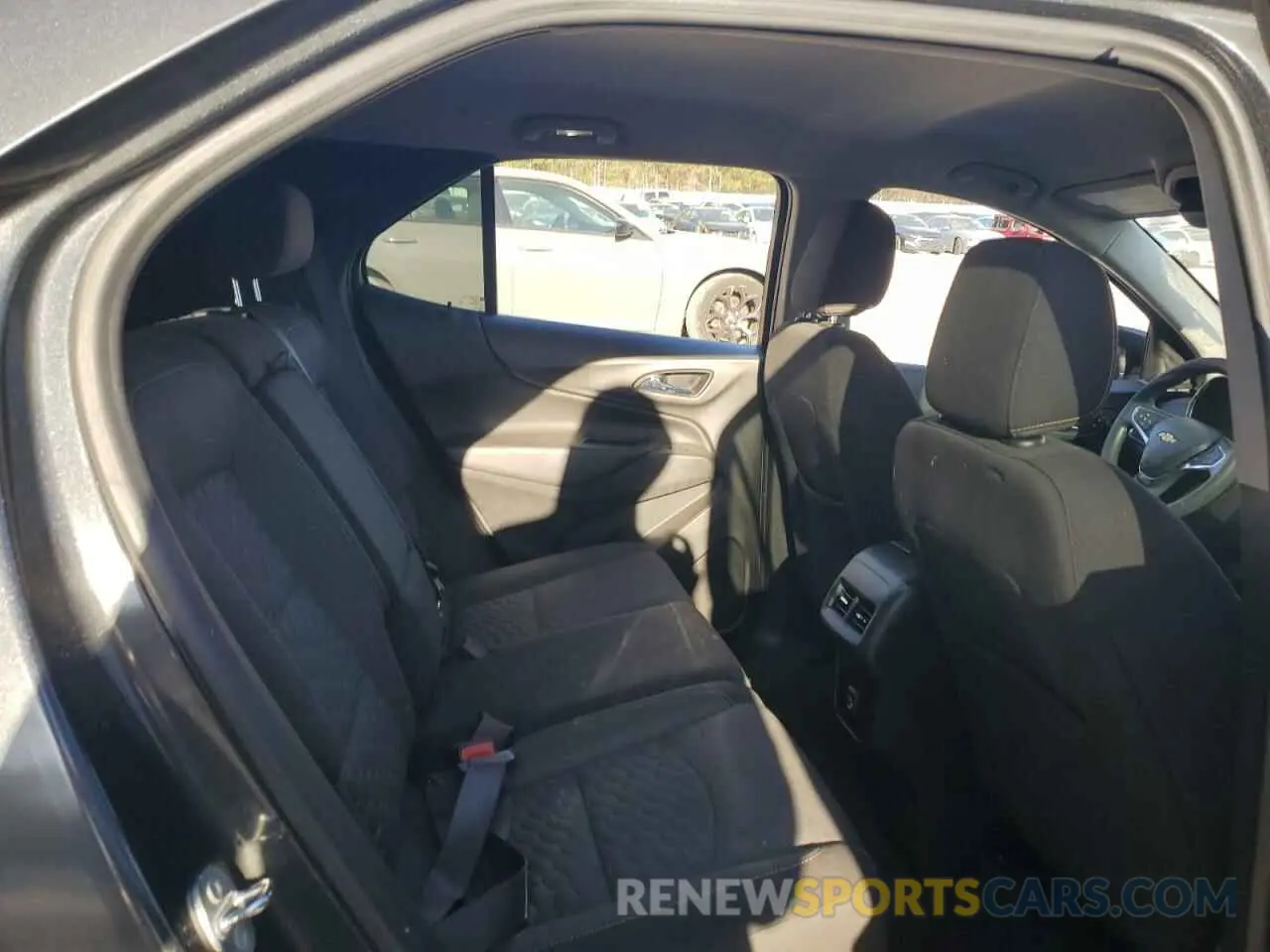 11 Photograph of a damaged car 2GNAXUEV3M6161457 CHEVROLET EQUINOX 2021