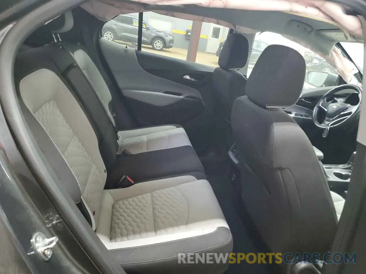 12 Photograph of a damaged car 2GNAXUEV4M6157112 CHEVROLET EQUINOX 2021