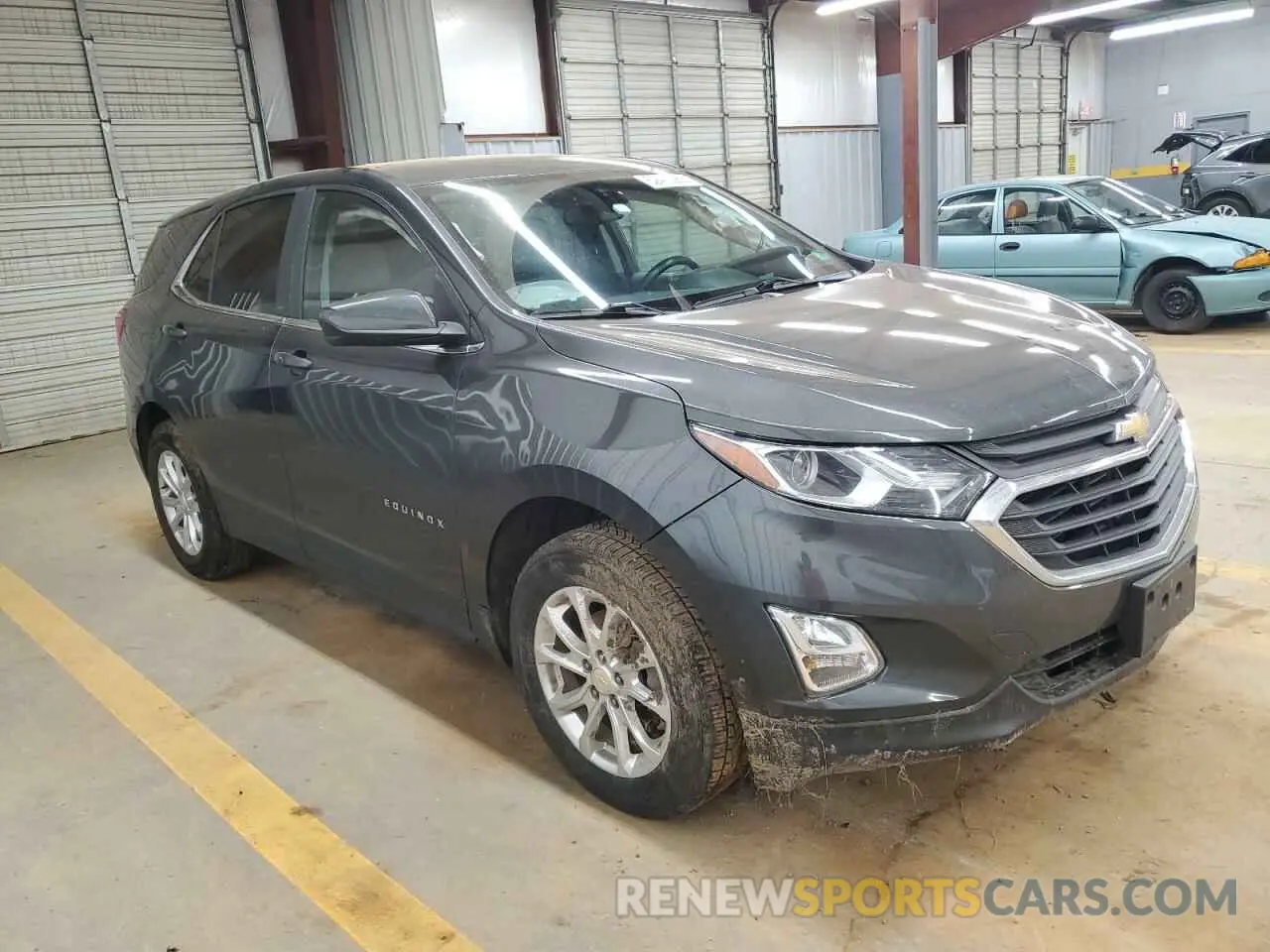 4 Photograph of a damaged car 2GNAXUEV4M6157112 CHEVROLET EQUINOX 2021