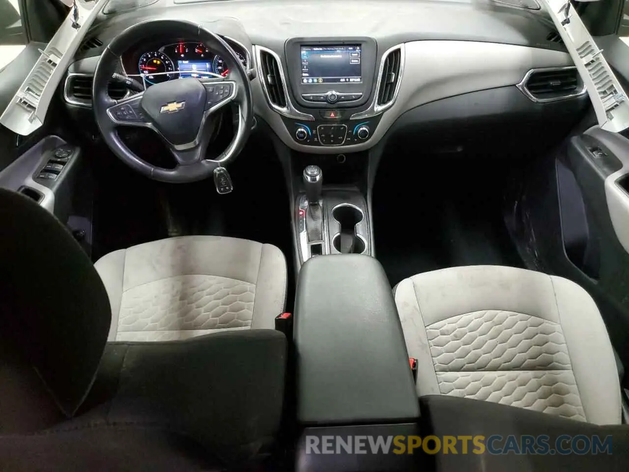 8 Photograph of a damaged car 2GNAXUEV4M6157112 CHEVROLET EQUINOX 2021