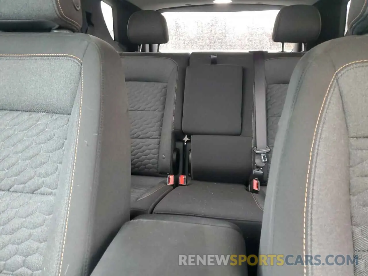 10 Photograph of a damaged car 2GNAXUEV5M6100594 CHEVROLET EQUINOX 2021