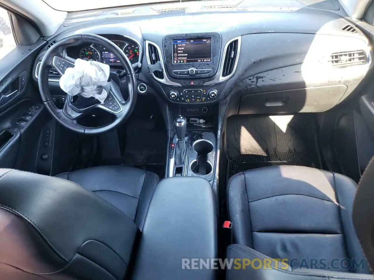 8 Photograph of a damaged car 2GNAXUEV5M6148158 CHEVROLET EQUINOX 2021