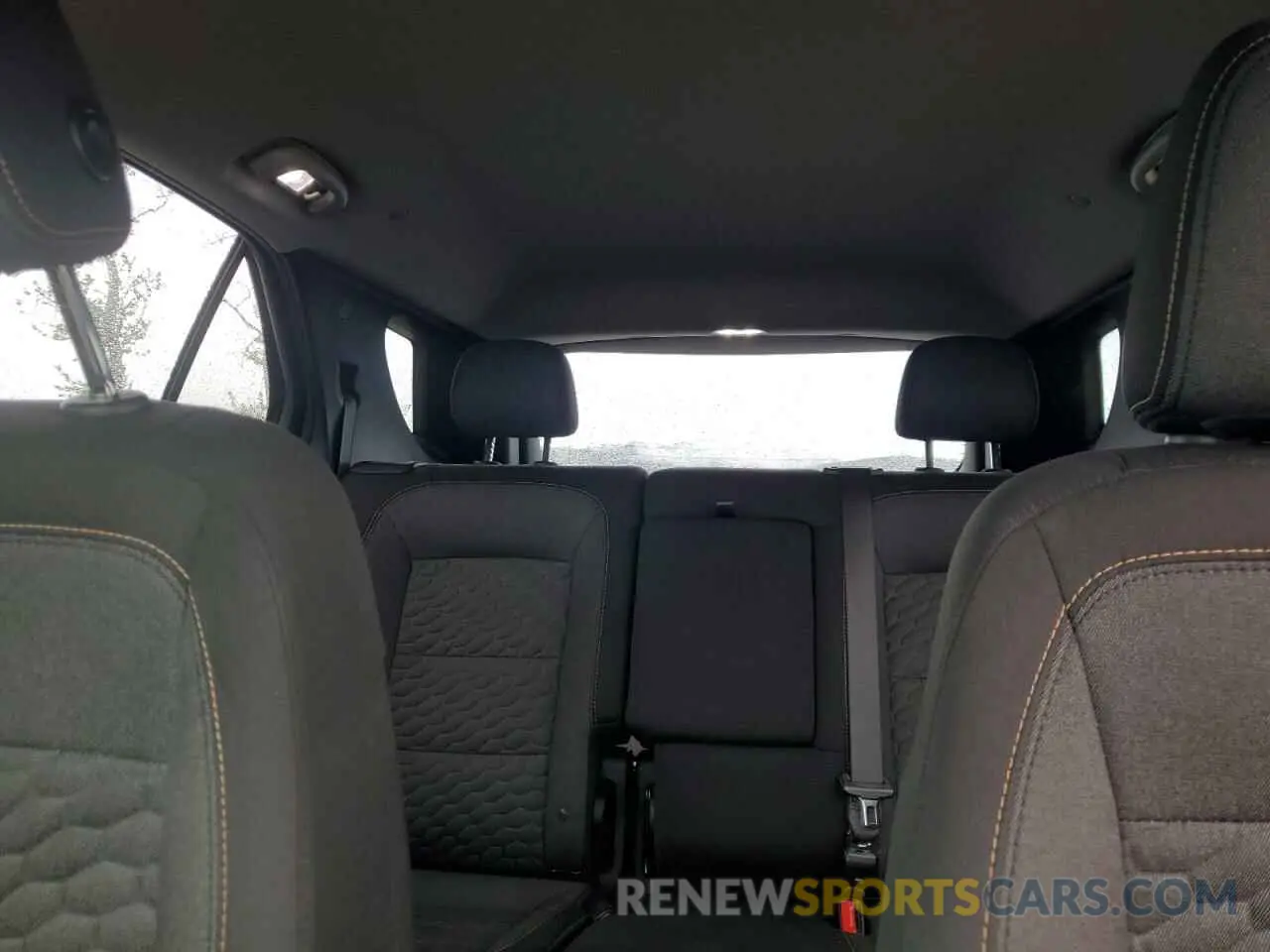10 Photograph of a damaged car 2GNAXUEV6M6136987 CHEVROLET EQUINOX 2021