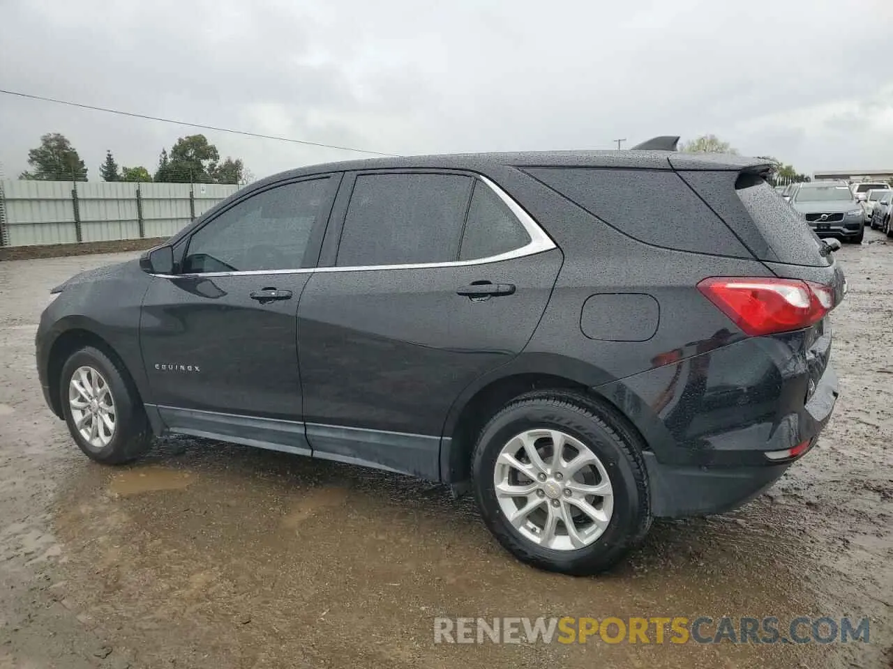 2 Photograph of a damaged car 2GNAXUEV6M6136987 CHEVROLET EQUINOX 2021