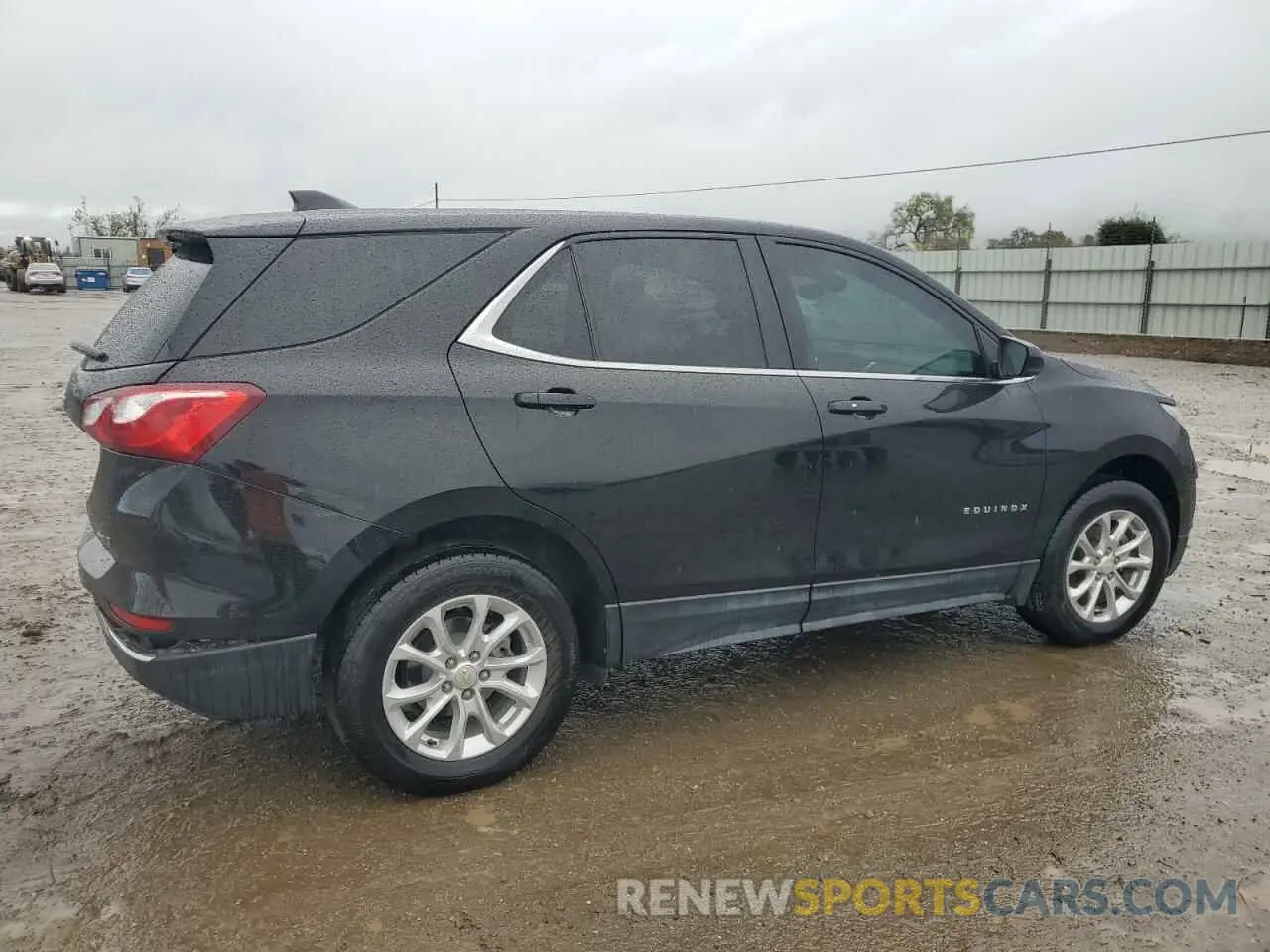 3 Photograph of a damaged car 2GNAXUEV6M6136987 CHEVROLET EQUINOX 2021
