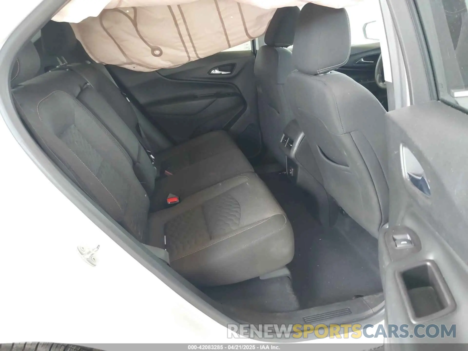 8 Photograph of a damaged car 2GNAXUEV7M6157332 CHEVROLET EQUINOX 2021