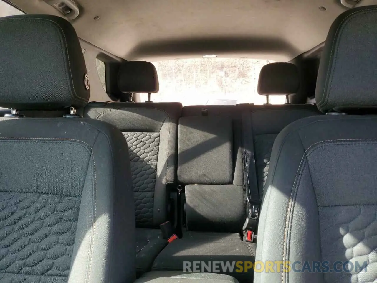 10 Photograph of a damaged car 2GNAXUEV8M6104994 CHEVROLET EQUINOX 2021