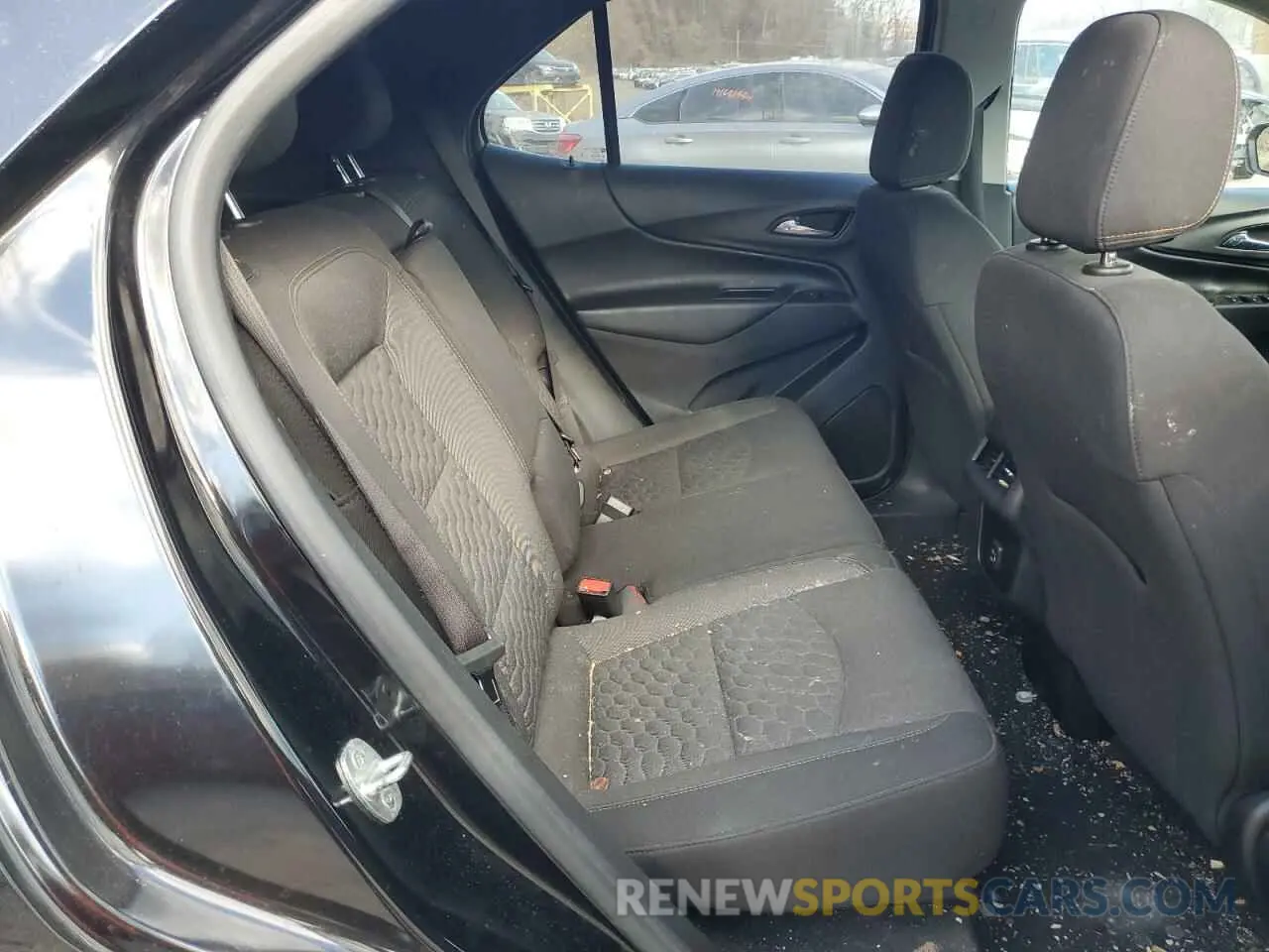 11 Photograph of a damaged car 2GNAXUEV8M6104994 CHEVROLET EQUINOX 2021