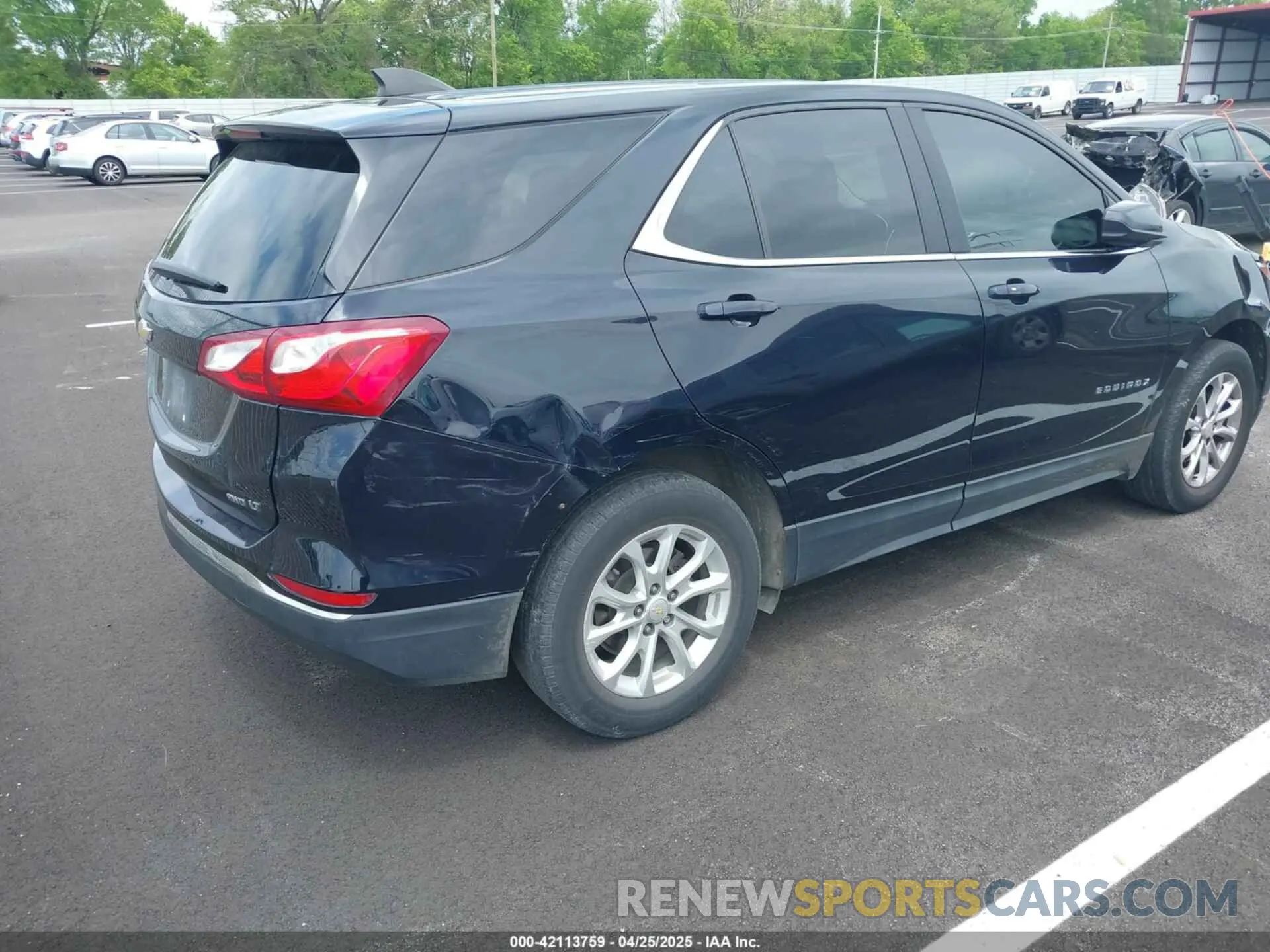 4 Photograph of a damaged car 2GNAXUEV8M6113730 CHEVROLET EQUINOX 2021