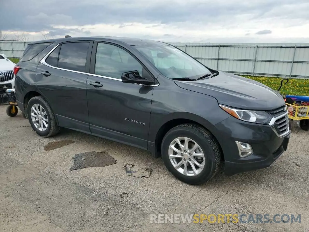 4 Фотография поврежденного автомобиля 2GNAXUEV8M6143410 CHEVROLET EQUINOX 2021