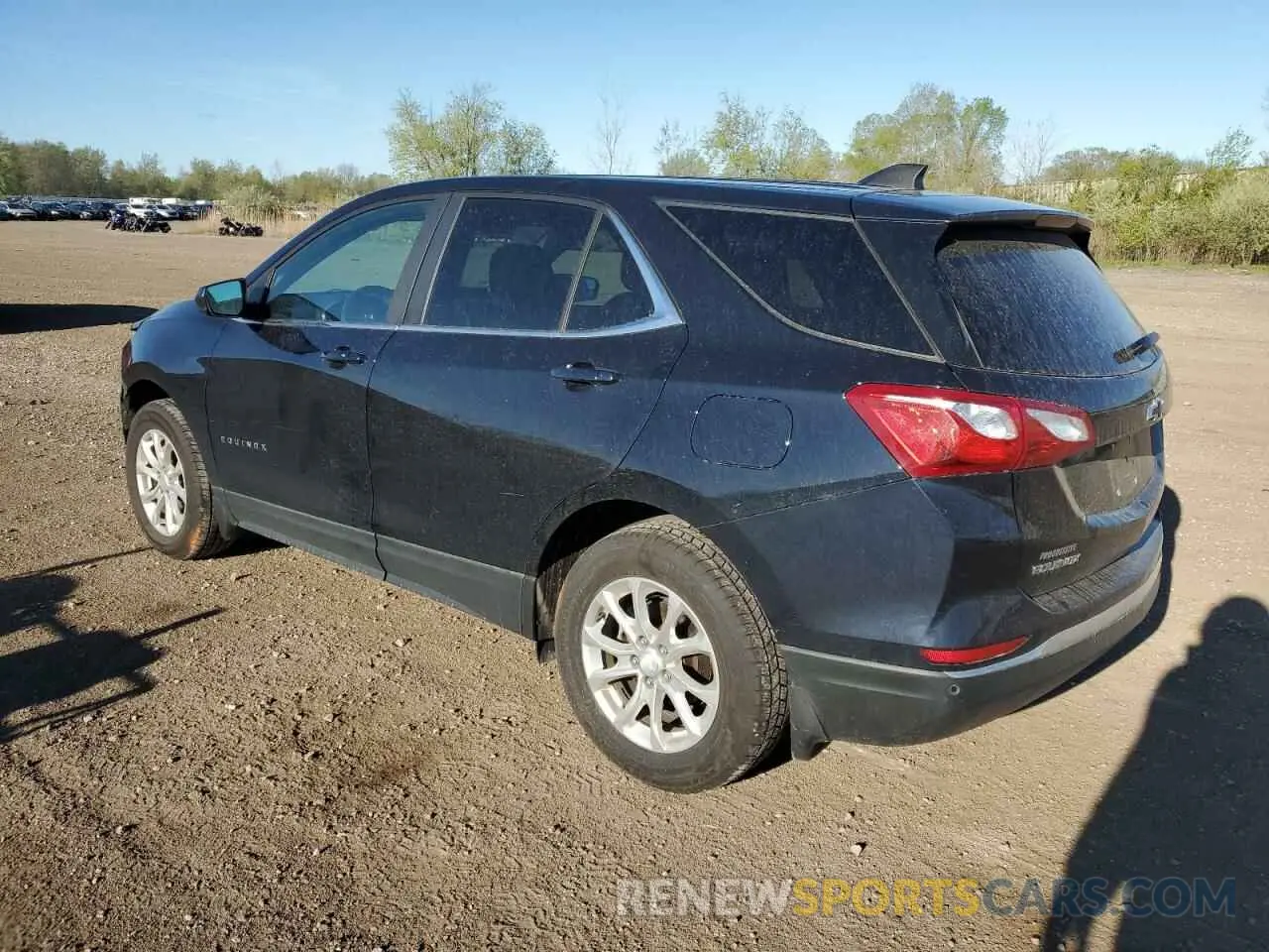 2 Photograph of a damaged car 2GNAXUEV8M6160966 CHEVROLET EQUINOX 2021