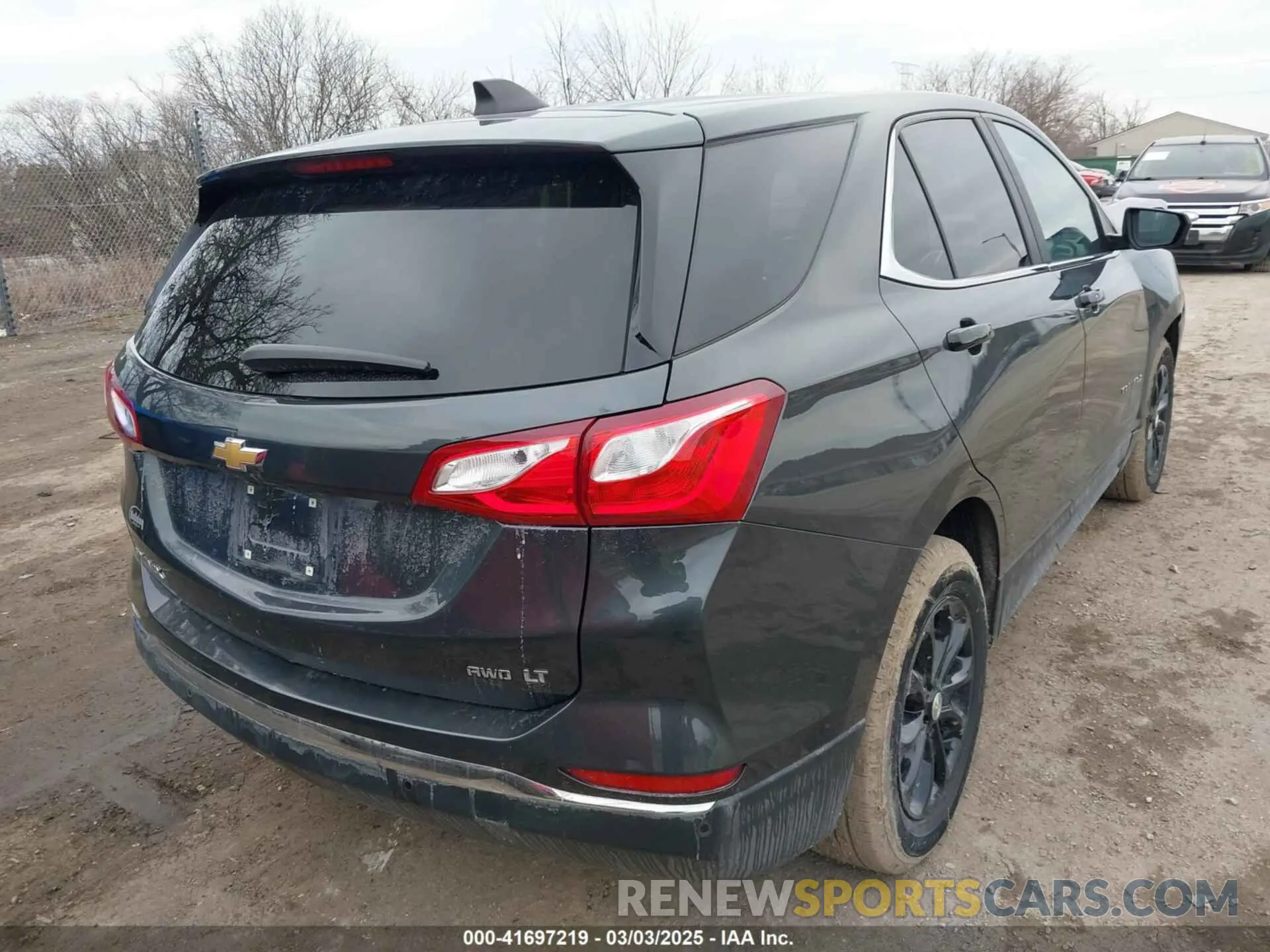 4 Photograph of a damaged car 2GNAXUEV9M6134361 CHEVROLET EQUINOX 2021