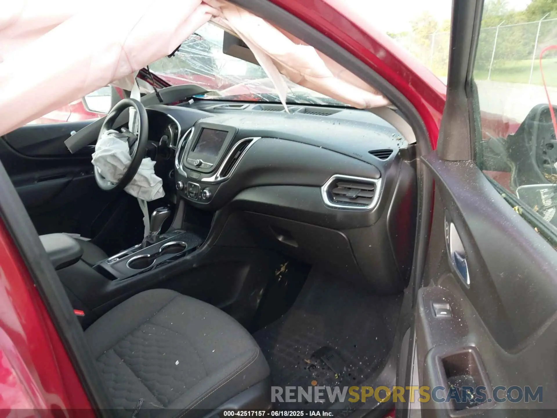 5 Photograph of a damaged car 2GNAXUEVXM6111459 CHEVROLET EQUINOX 2021