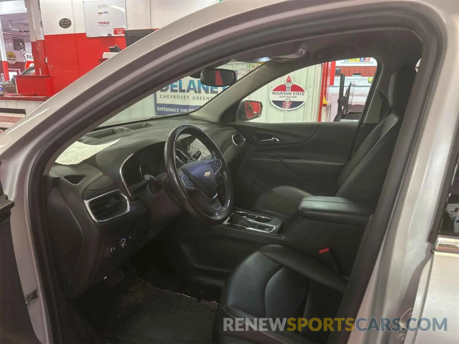 11 Photograph of a damaged car 2GNAXXEV7M6106060 CHEVROLET EQUINOX 2021