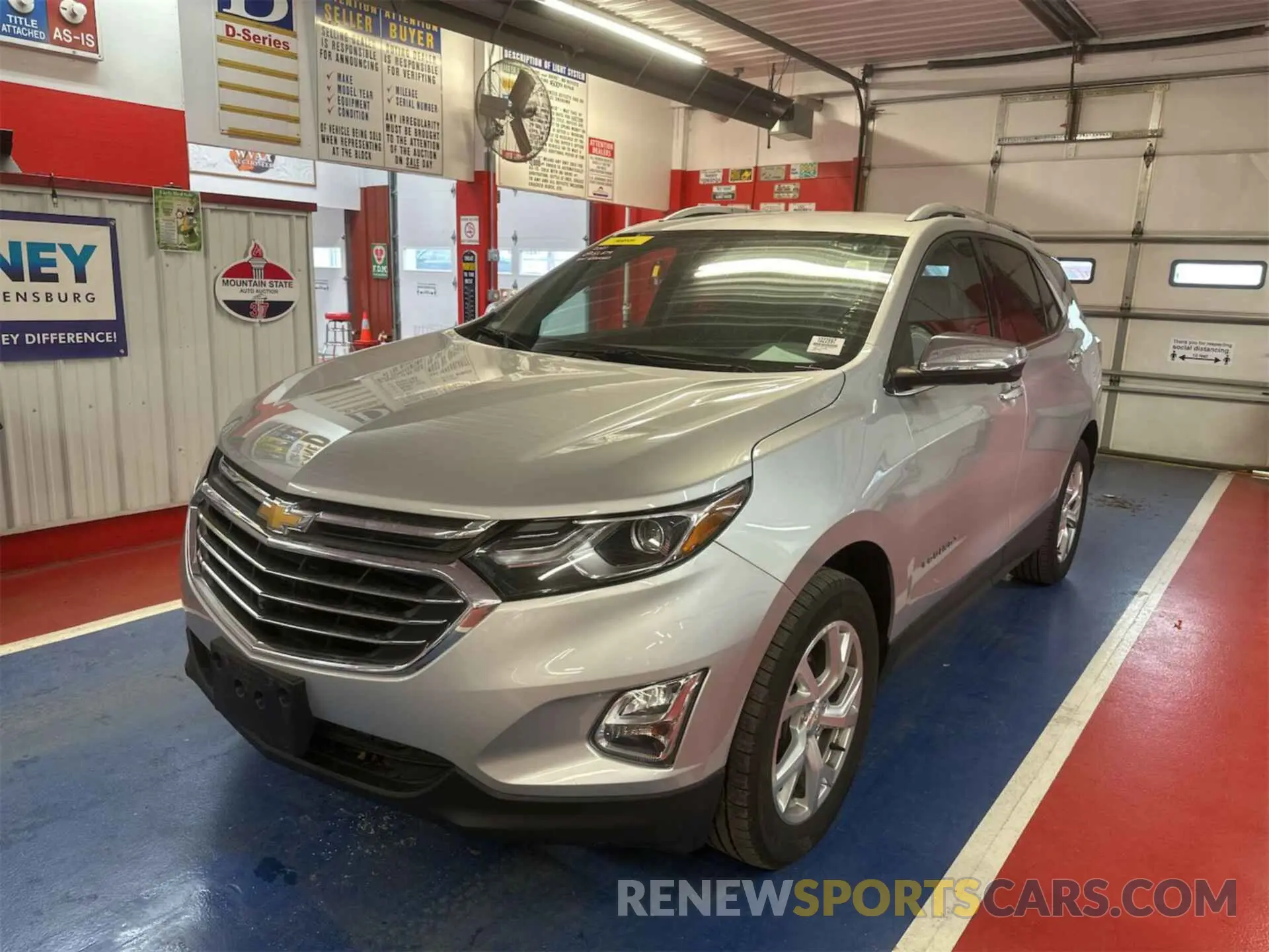24 Photograph of a damaged car 2GNAXXEV7M6106060 CHEVROLET EQUINOX 2021