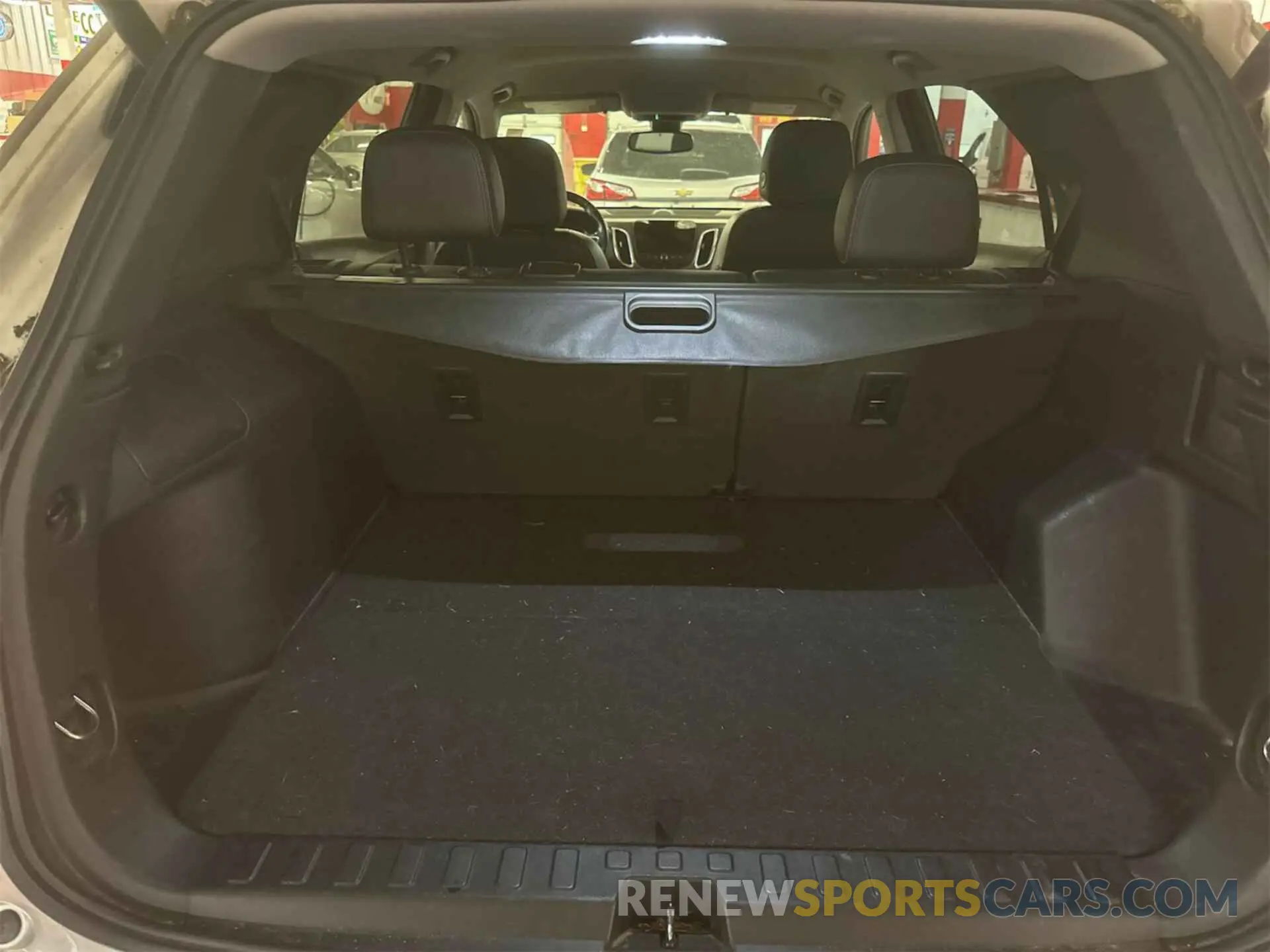 28 Photograph of a damaged car 2GNAXXEV7M6106060 CHEVROLET EQUINOX 2021
