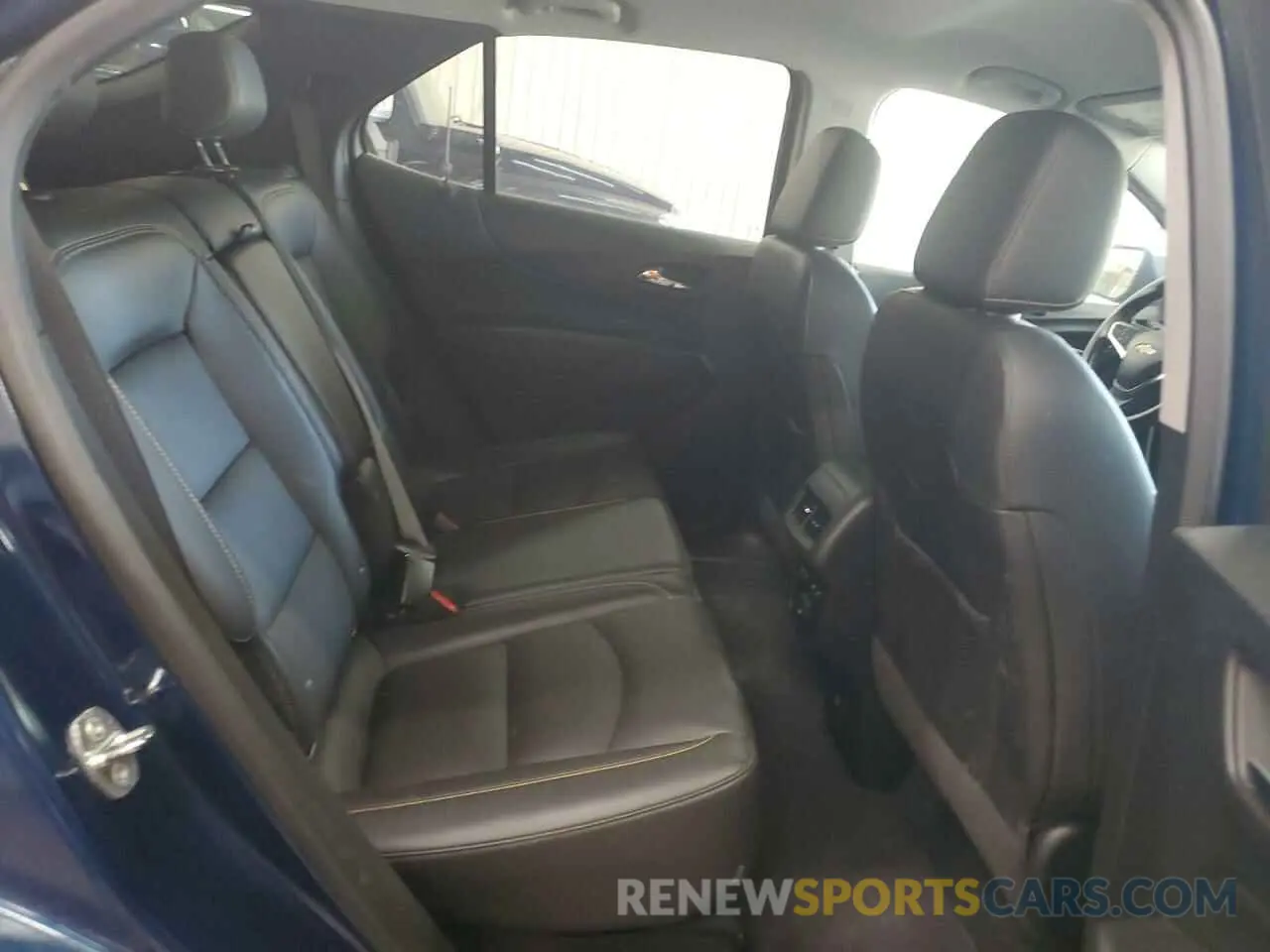 11 Photograph of a damaged car 2GNAXXEV8M6132439 CHEVROLET EQUINOX 2021